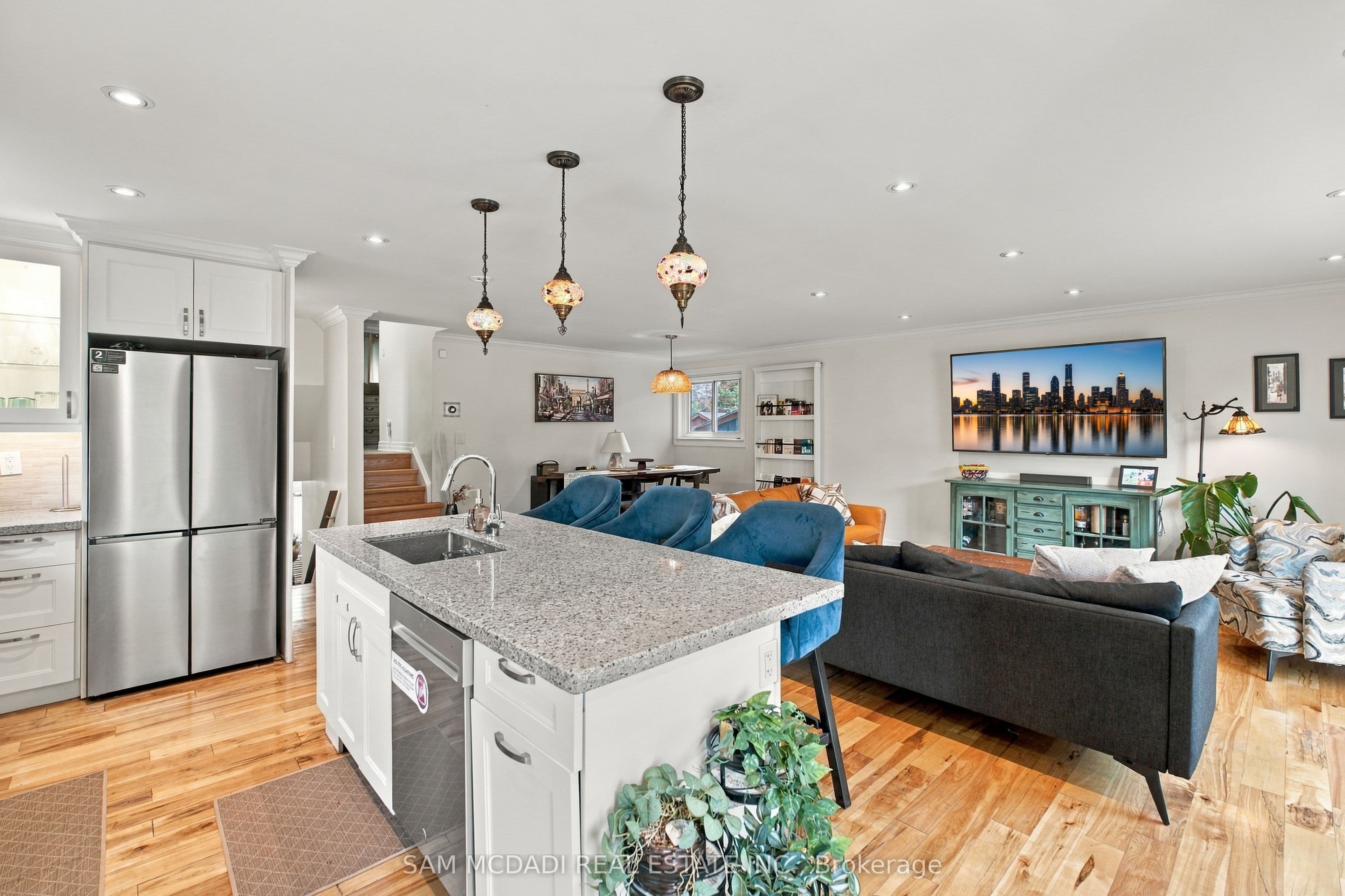2009 Delaney Drive, Mississauga, ON L5J 3L3
