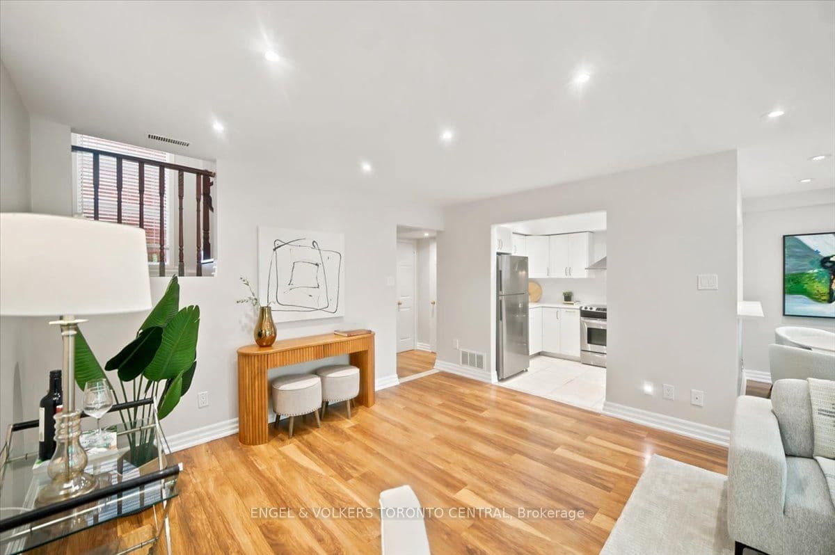 100 Arbors Lane TH18, Vaughan, ON L4L 3Z2