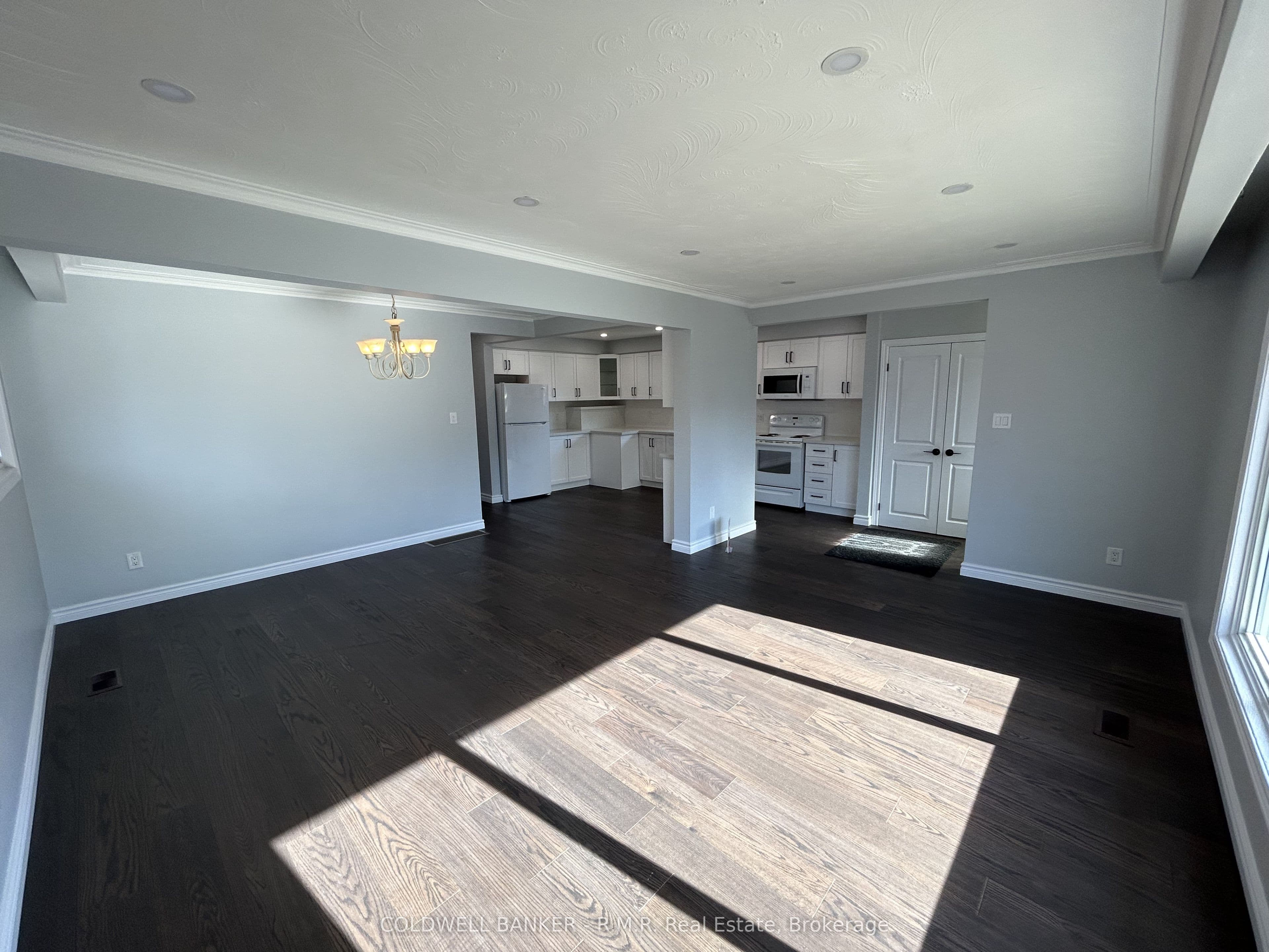 125 Cabot Street Main, Oshawa, ON L1J 5R8