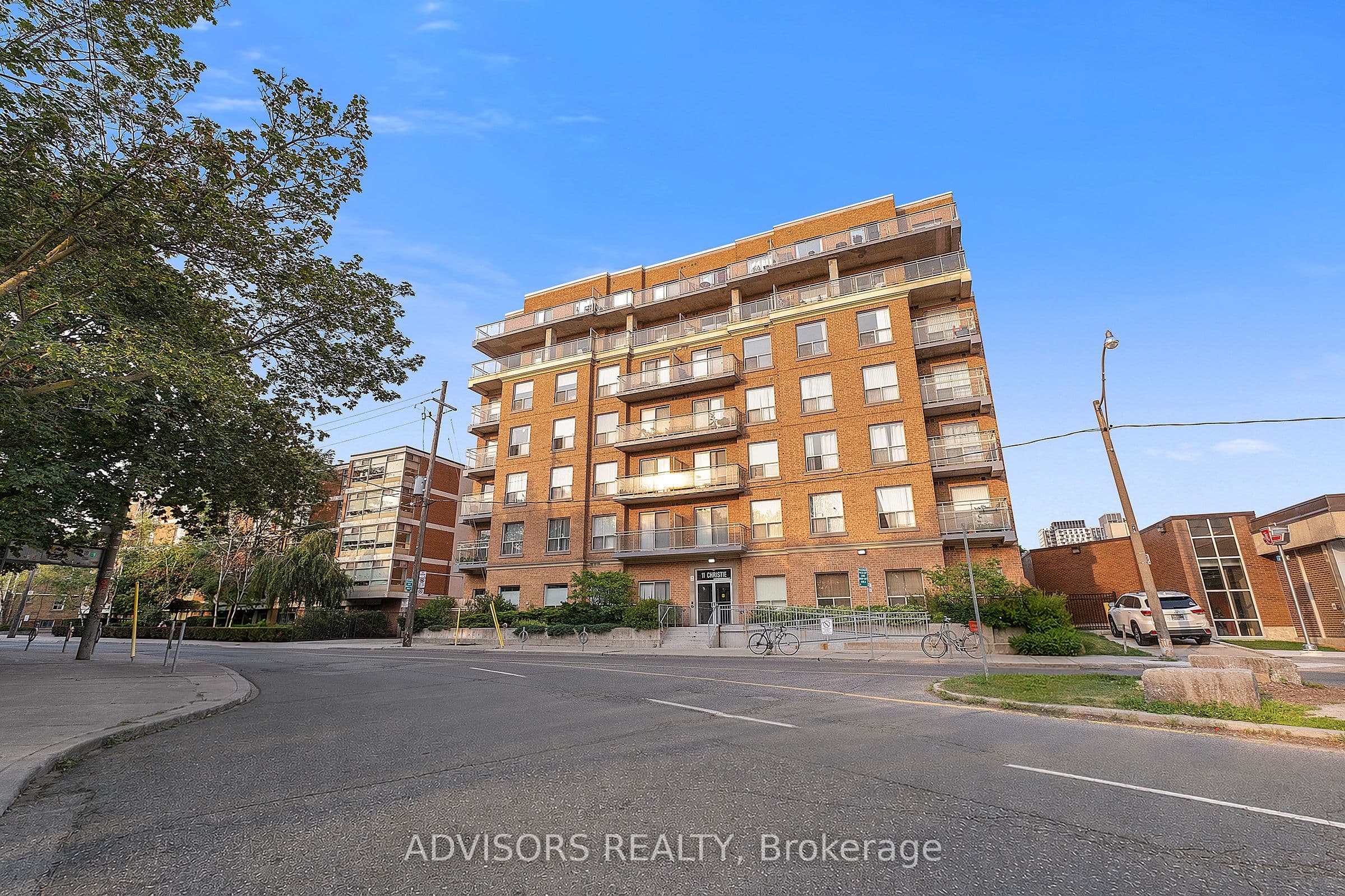 11 Christie Street 209, Toronto, ON M6G 3B1