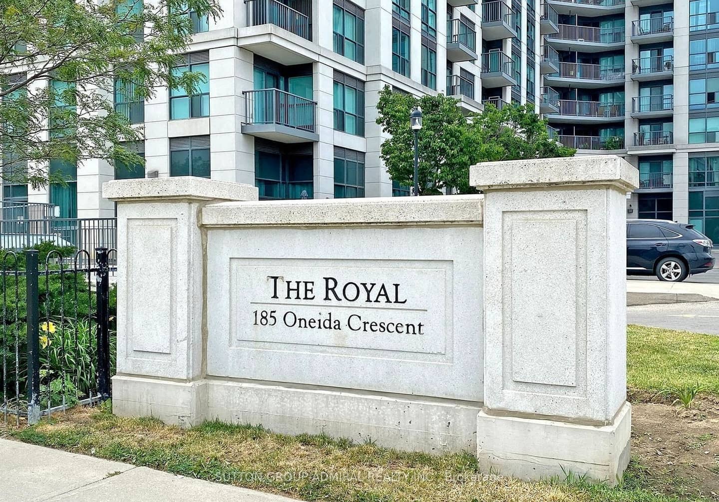 185 Oneida Crescent 911, Richmond Hill, ON L4B 0B1