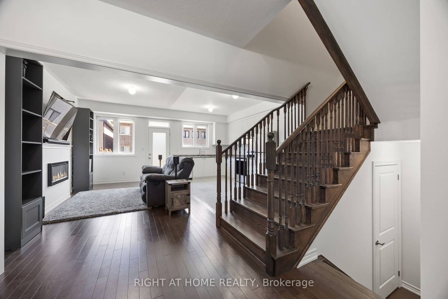 51 Peter Hogg Court, Whitby, ON L1P 0N2