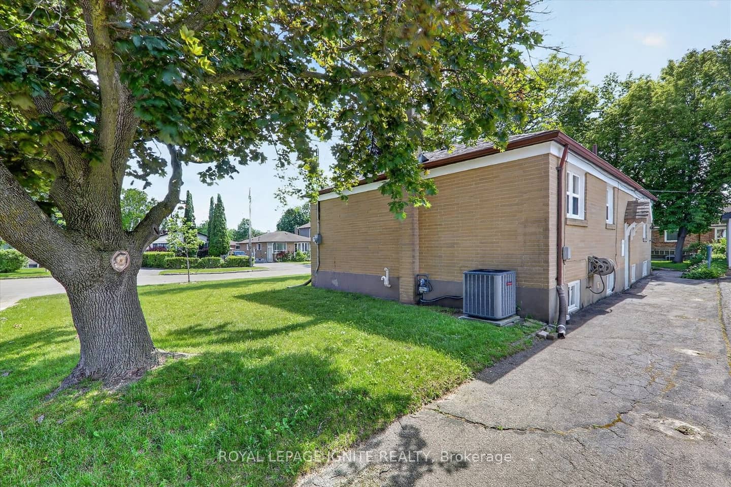 20 Alanbury Crescent, Toronto, ON M1J 2Y4