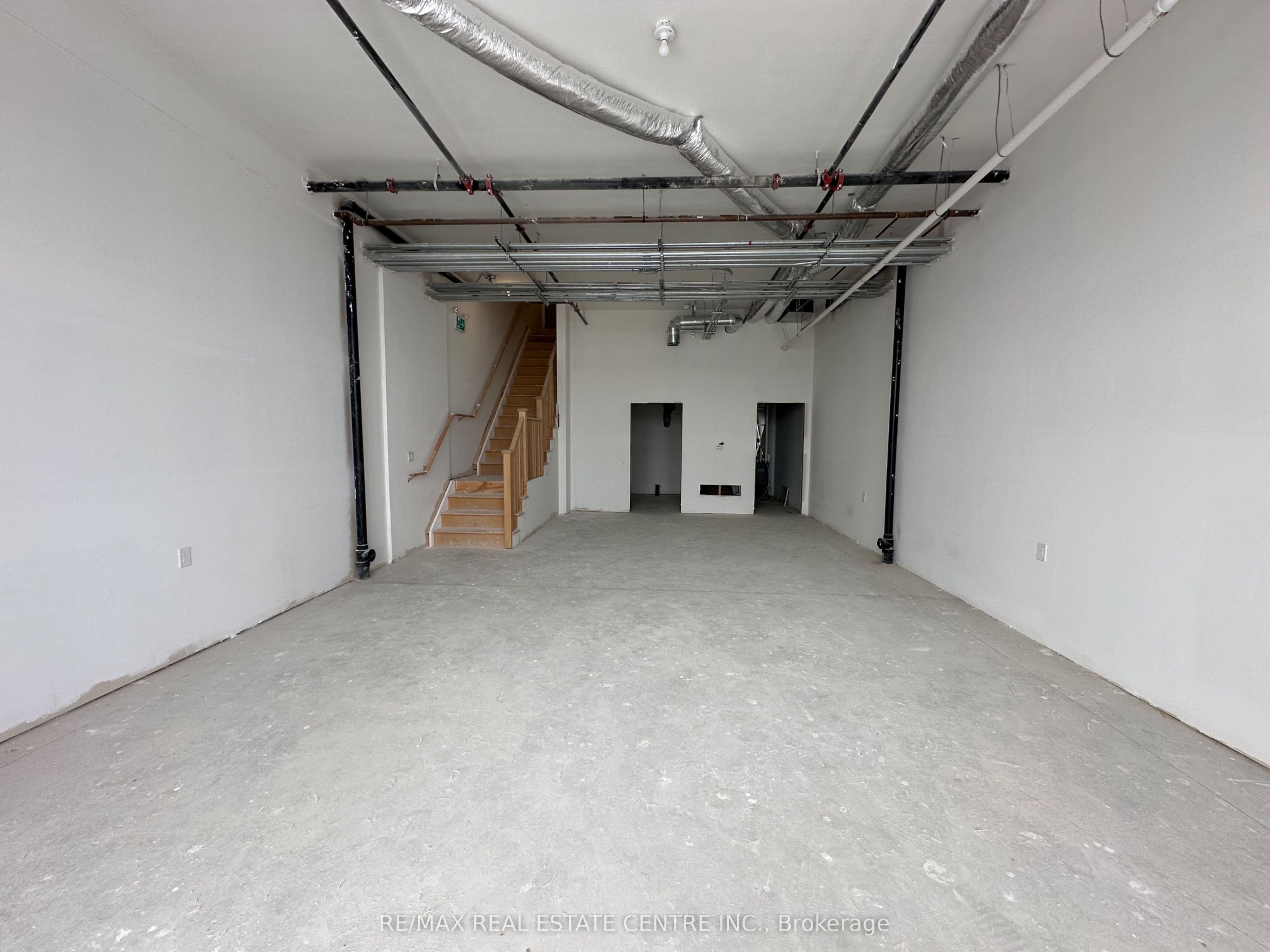 200 Dissette Street 3, Bradford West Gwillimbury, ON L3Z 3G8
