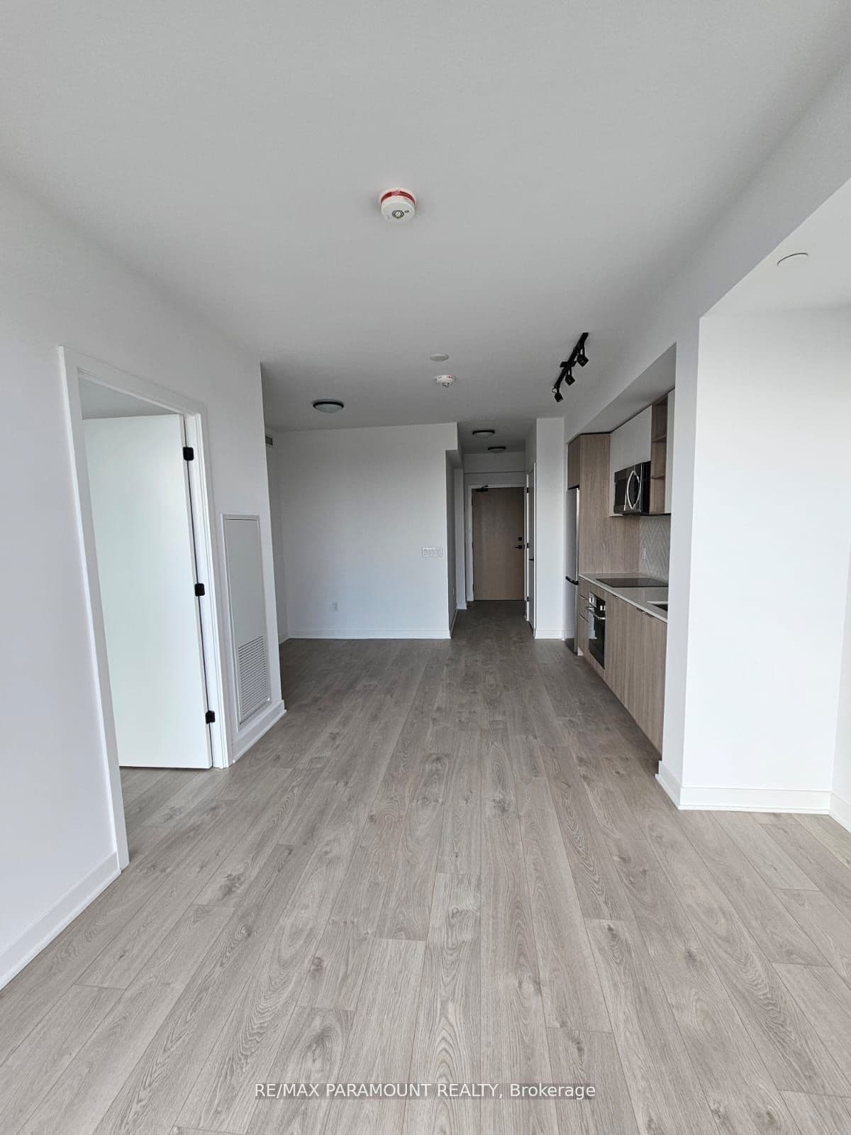 36 Zorra Street 3206, Toronto, ON M8Z 0G5