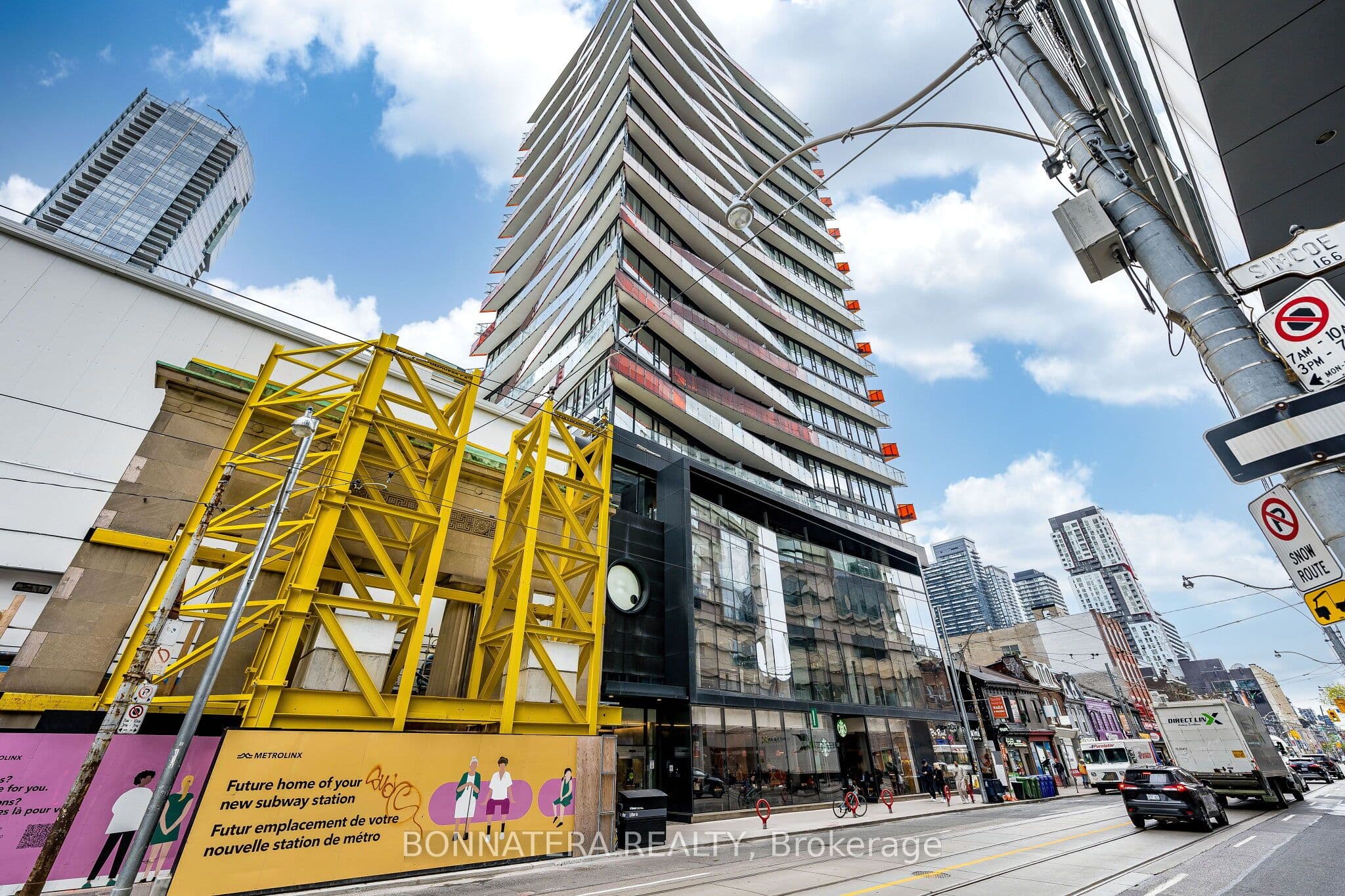 215 Queen Street W 1110, Toronto, ON M5V 0P5