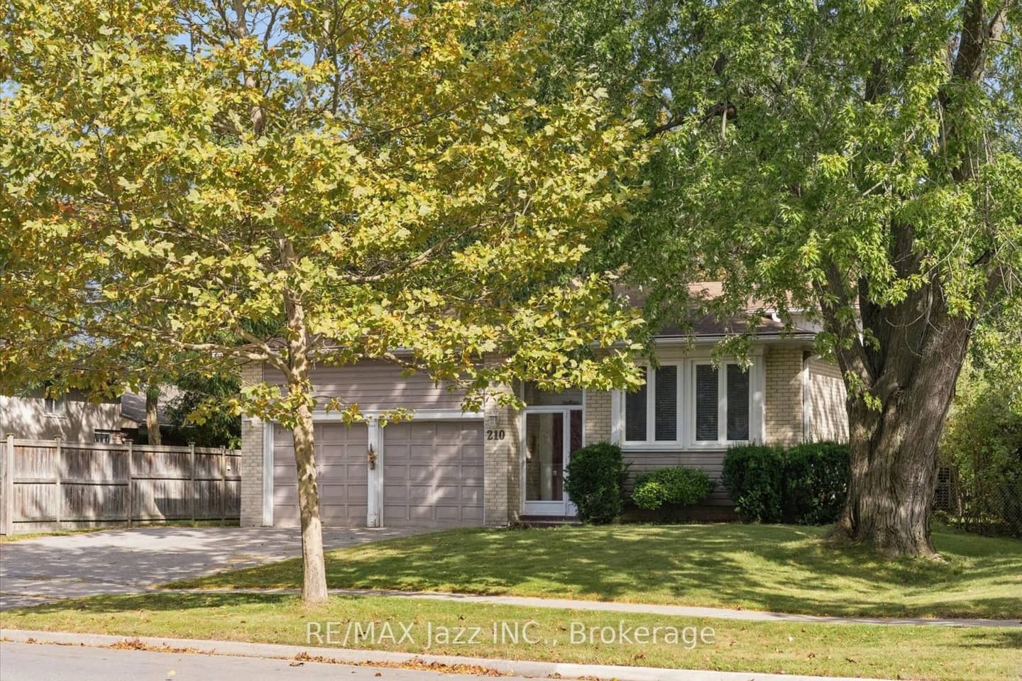 210 Murray Drive, Aurora, ON L4G 2C5