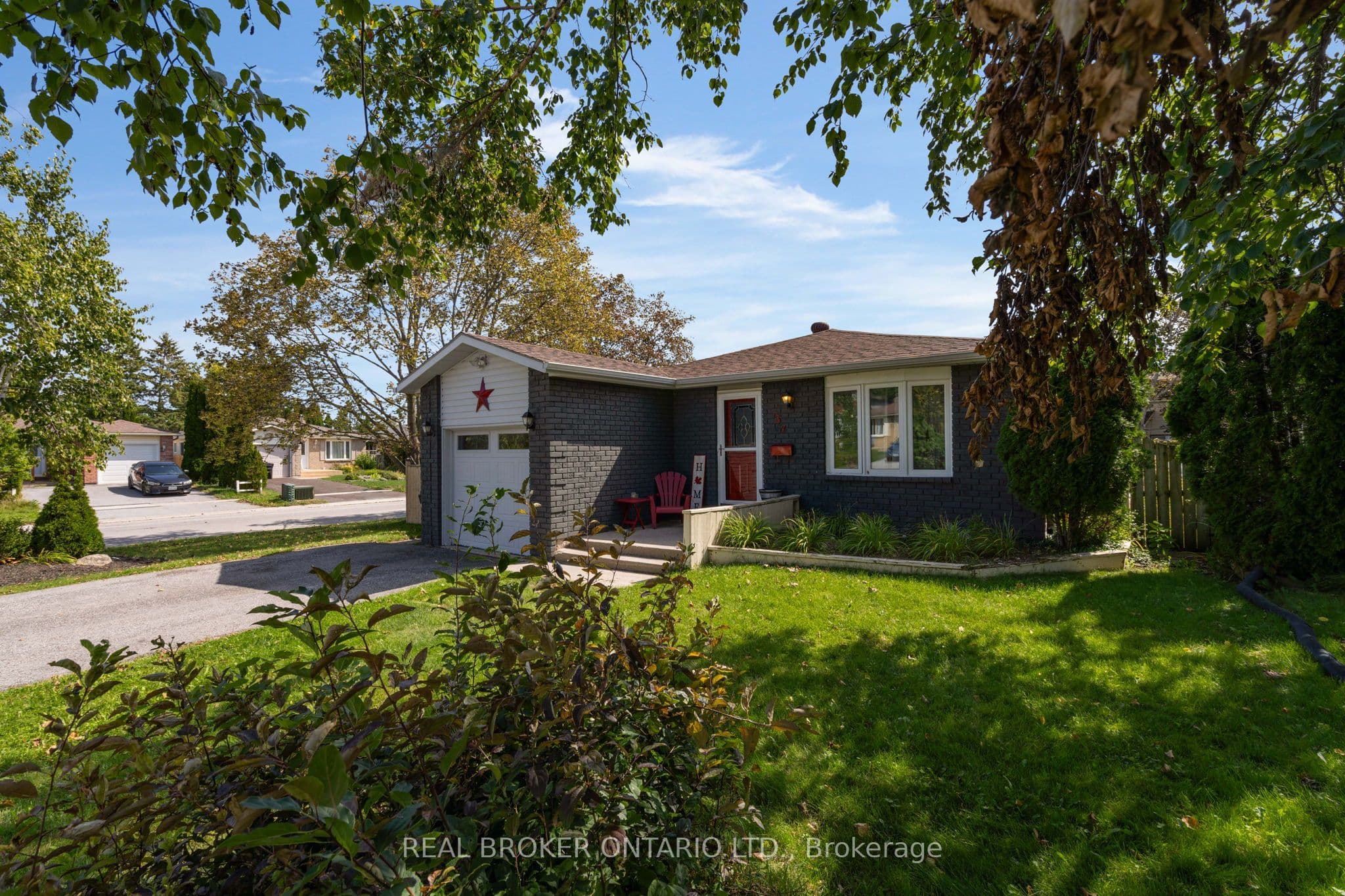 37 Hickling Trail, Barrie, ON L4M 5S5