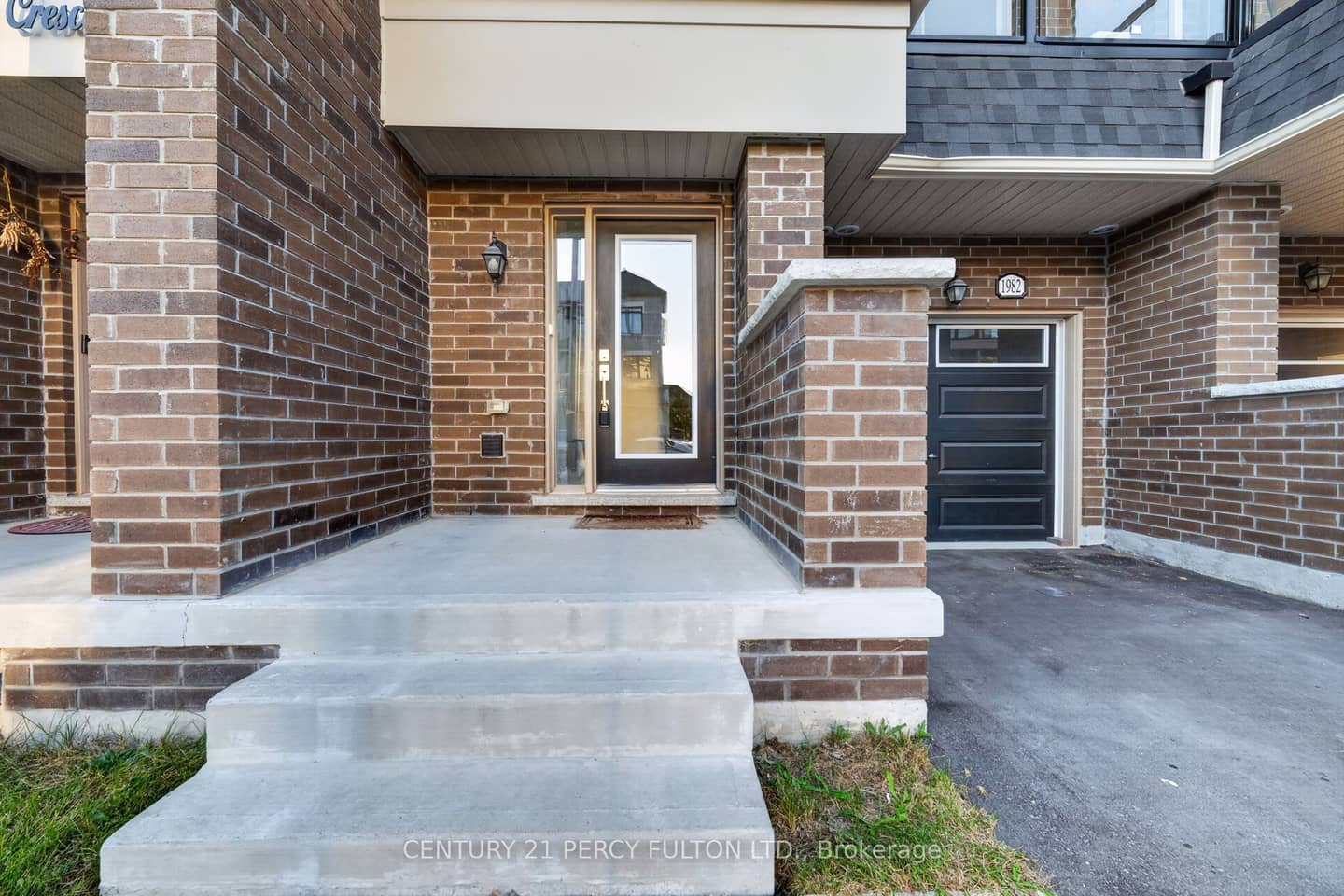 1982 Cameron Lott Crescent, Oshawa, ON L1L 0S1