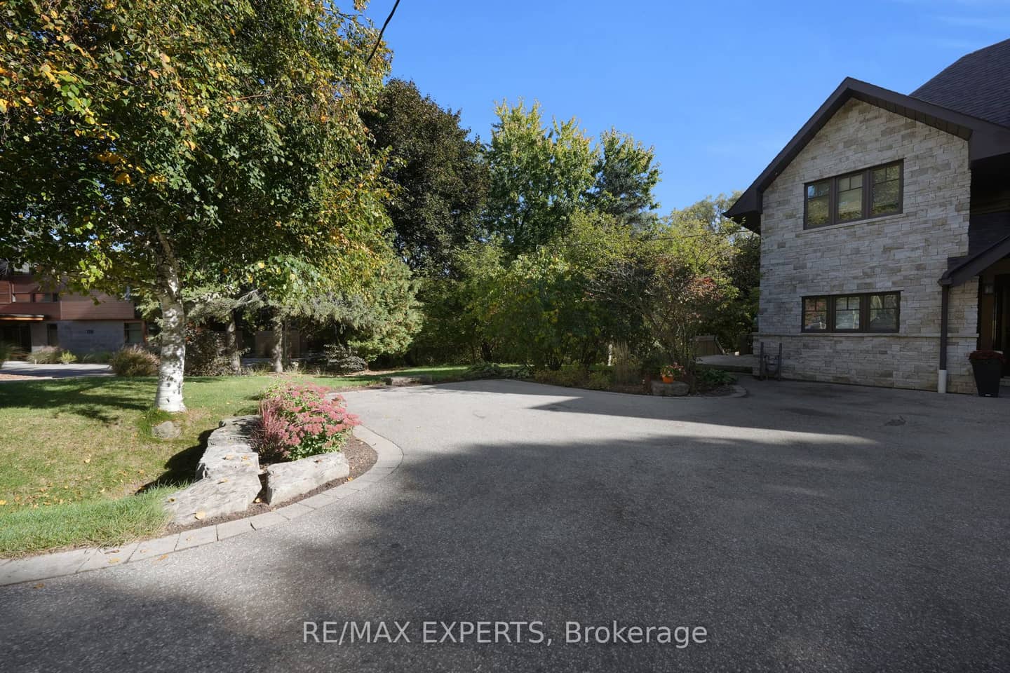 65 John Street, King, ON L7B 1J6