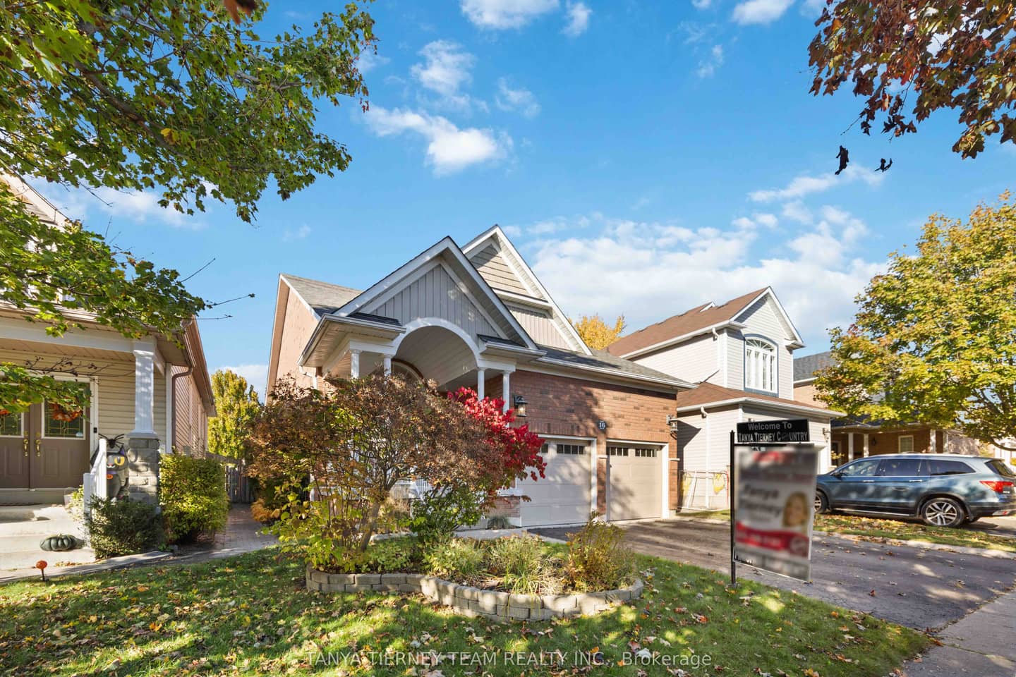 16 Cody Avenue, Whitby, ON L1M 1K8