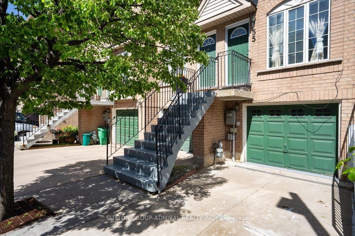 75 Strathaven Drive 35, Mississauga, ON L5R 3W1