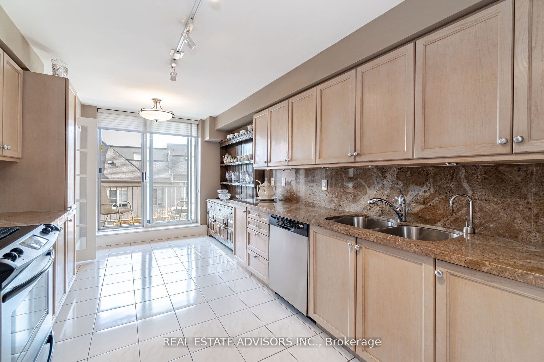 75 York Mills Road 309, Toronto, ON M2P 2E7