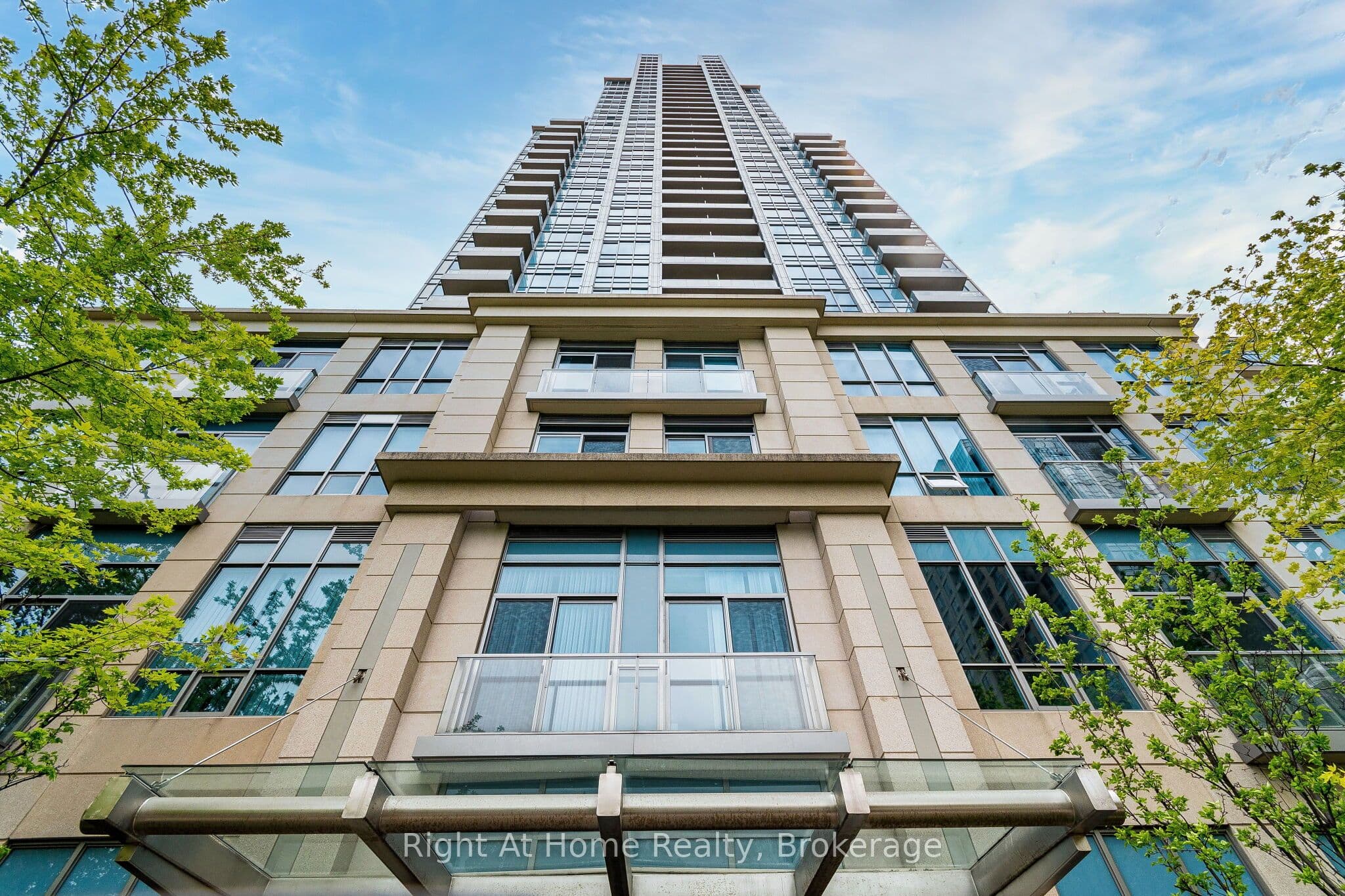 15 Viking Lane 1303, Toronto, ON M9B 0A4