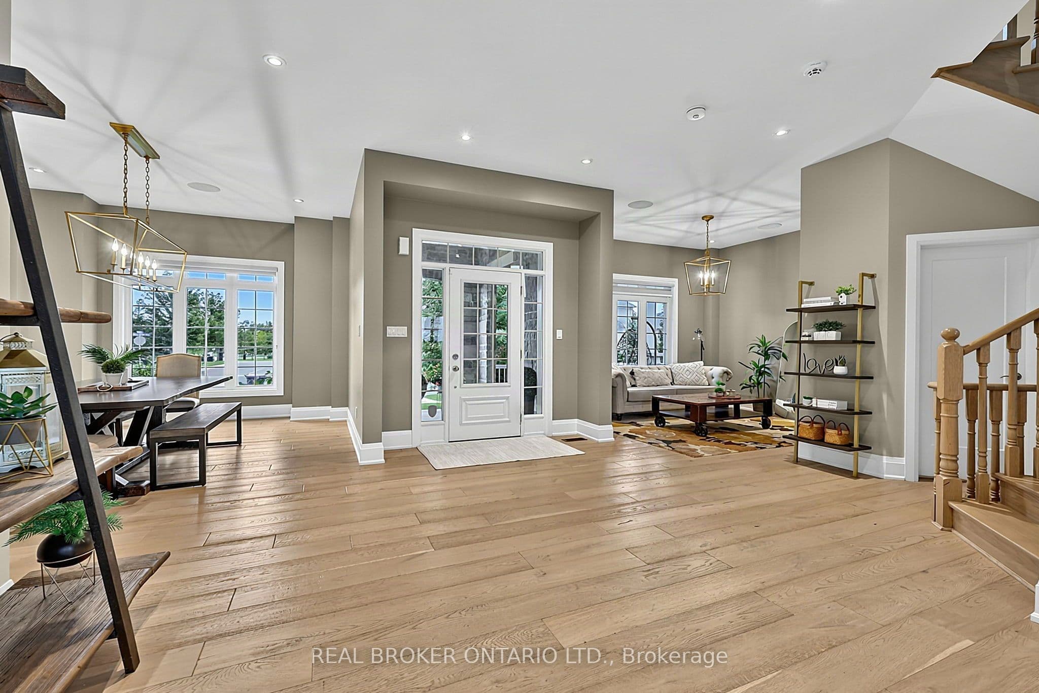 64 Manor Glen Crescent, East Gwillimbury, ON L0G 1M0