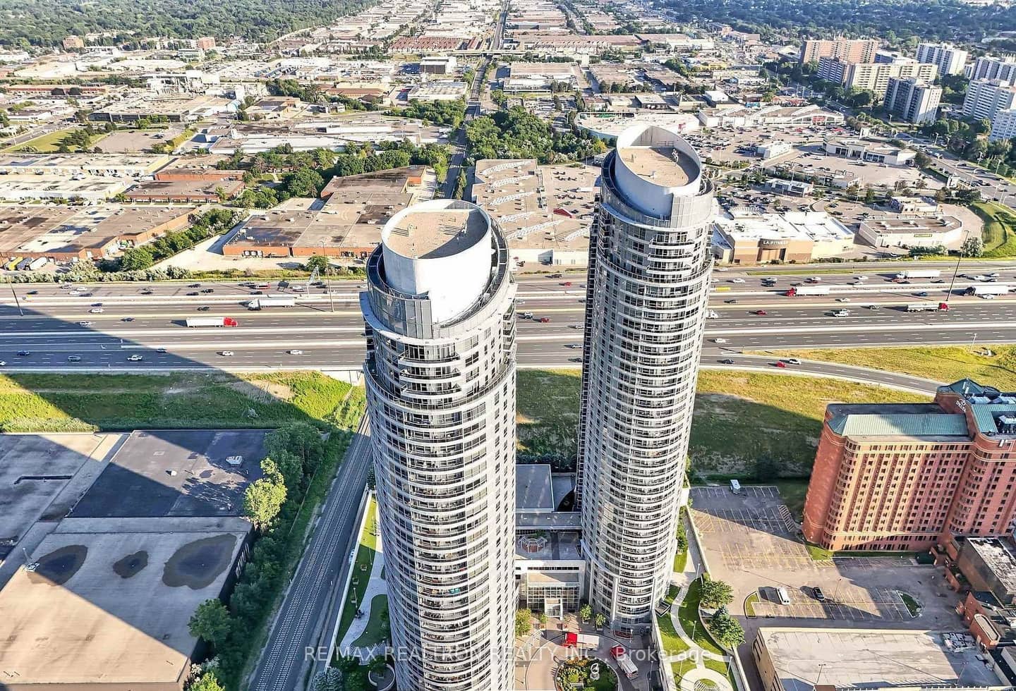 135 Village Green Square 2319, Toronto, ON M1S 0G4