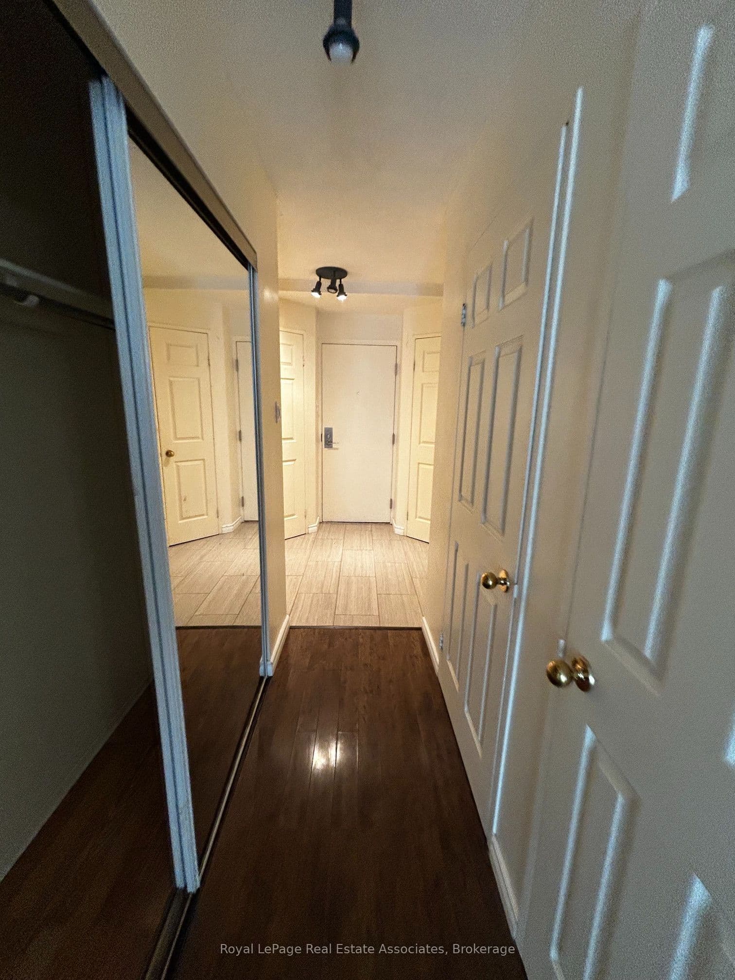 55 Centre Avenue 1805, Toronto, ON M5G 1R4