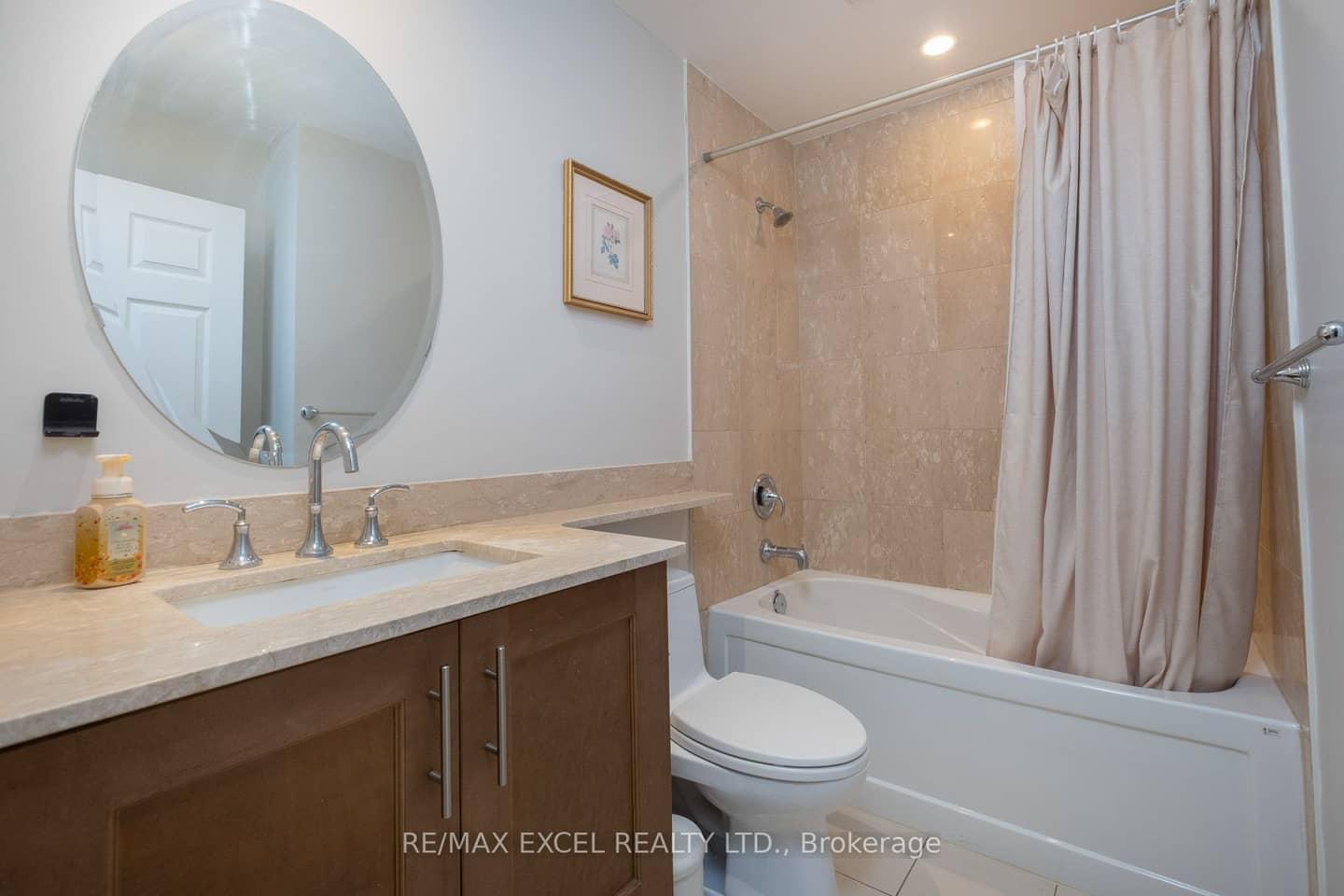 35 Balmuto Street 1205, Toronto, ON M4Y 0A3