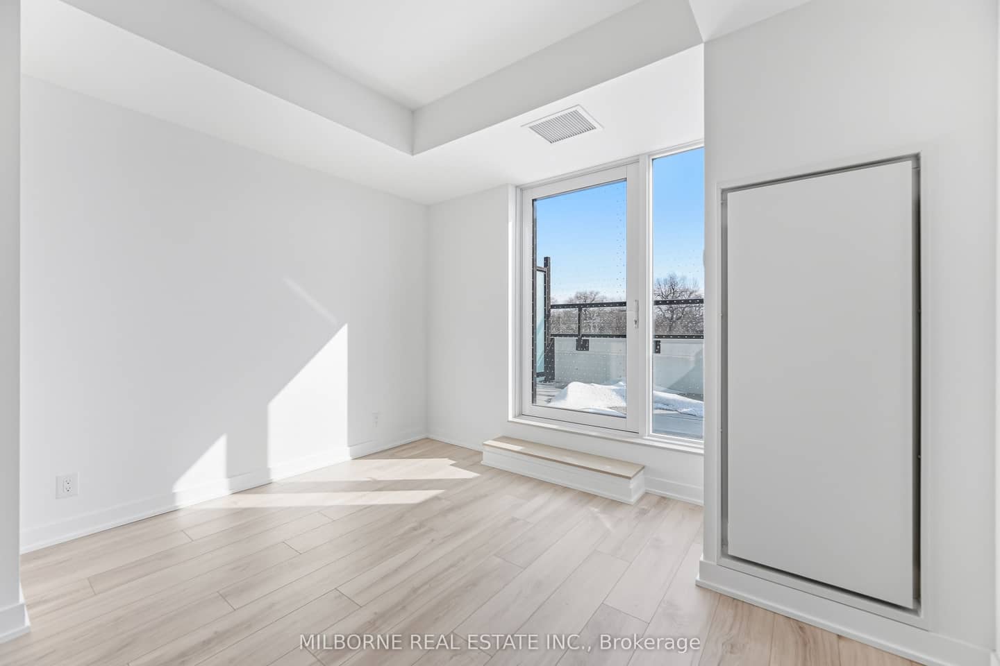 1660 Bloor Street W 510, Toronto, ON M6P 1A8