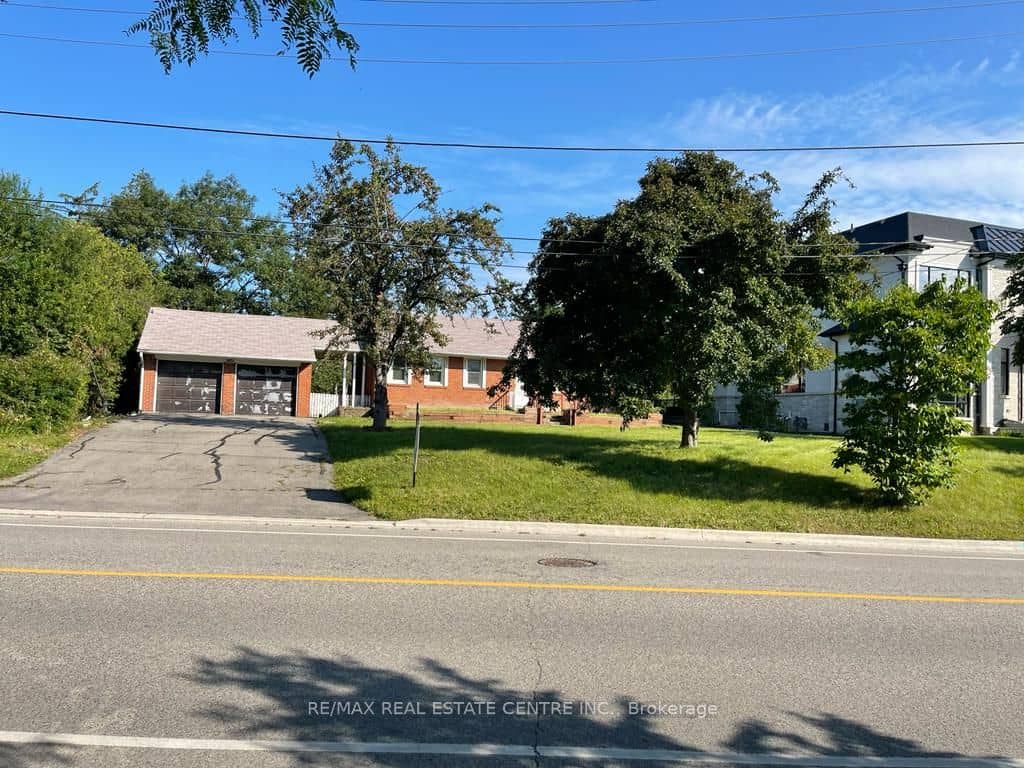 2431 Thorn Lodge Drive, Mississauga, ON L5K 1K8