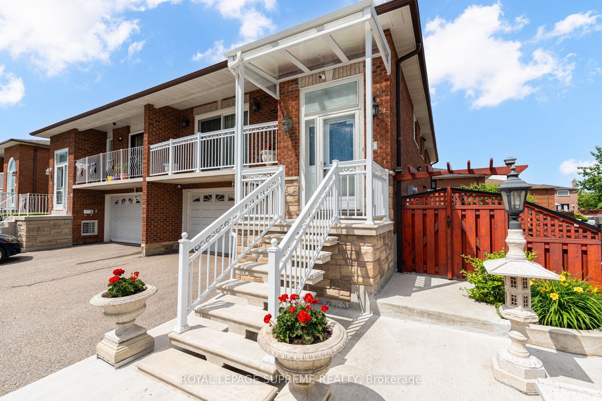 2 Dogleg Court, Toronto, ON M3J 3E7