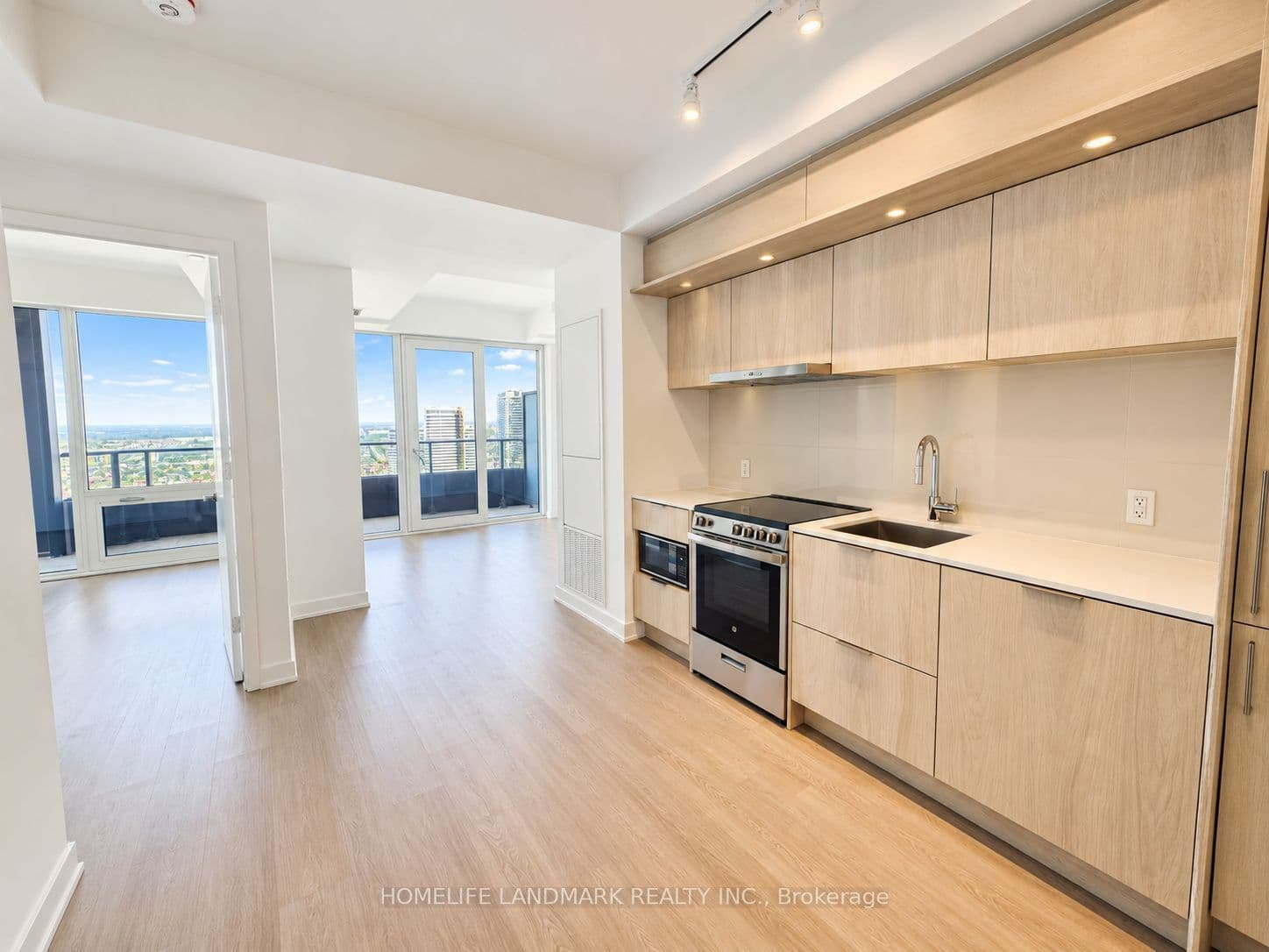 448 Burnhamthorpe Road W 4203, Mississauga, ON L5B 0R4