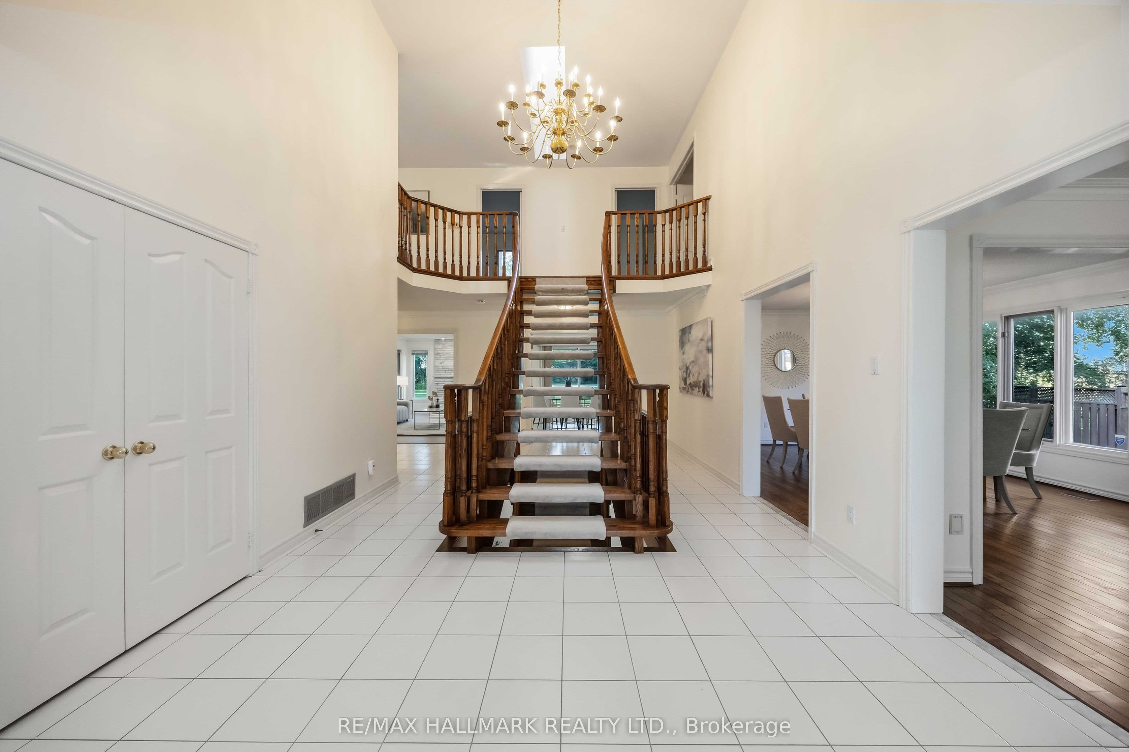69 King's Cross Avenue, Richmond Hill, ON L4B 2T2