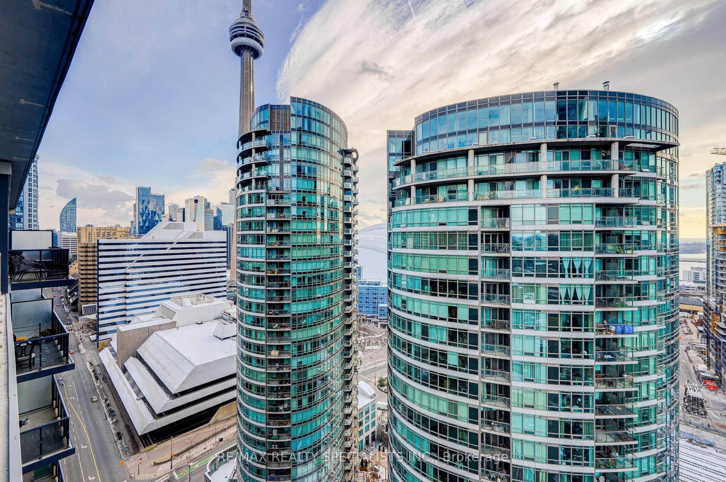 352 Front Street 2305, Toronto, ON M5V 0K3