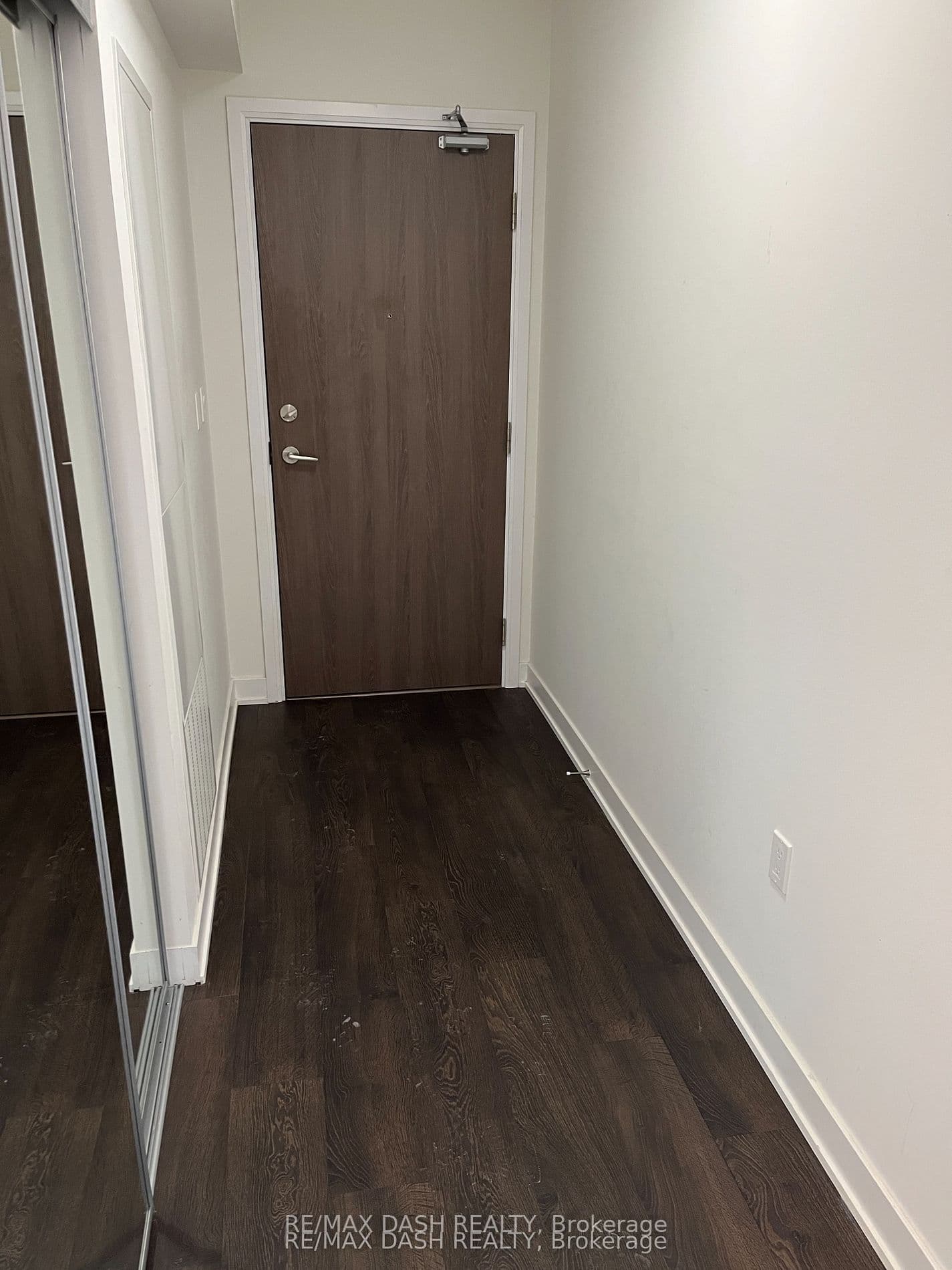 27 Bathurst Street 806W, Toronto, ON M5V 0R1