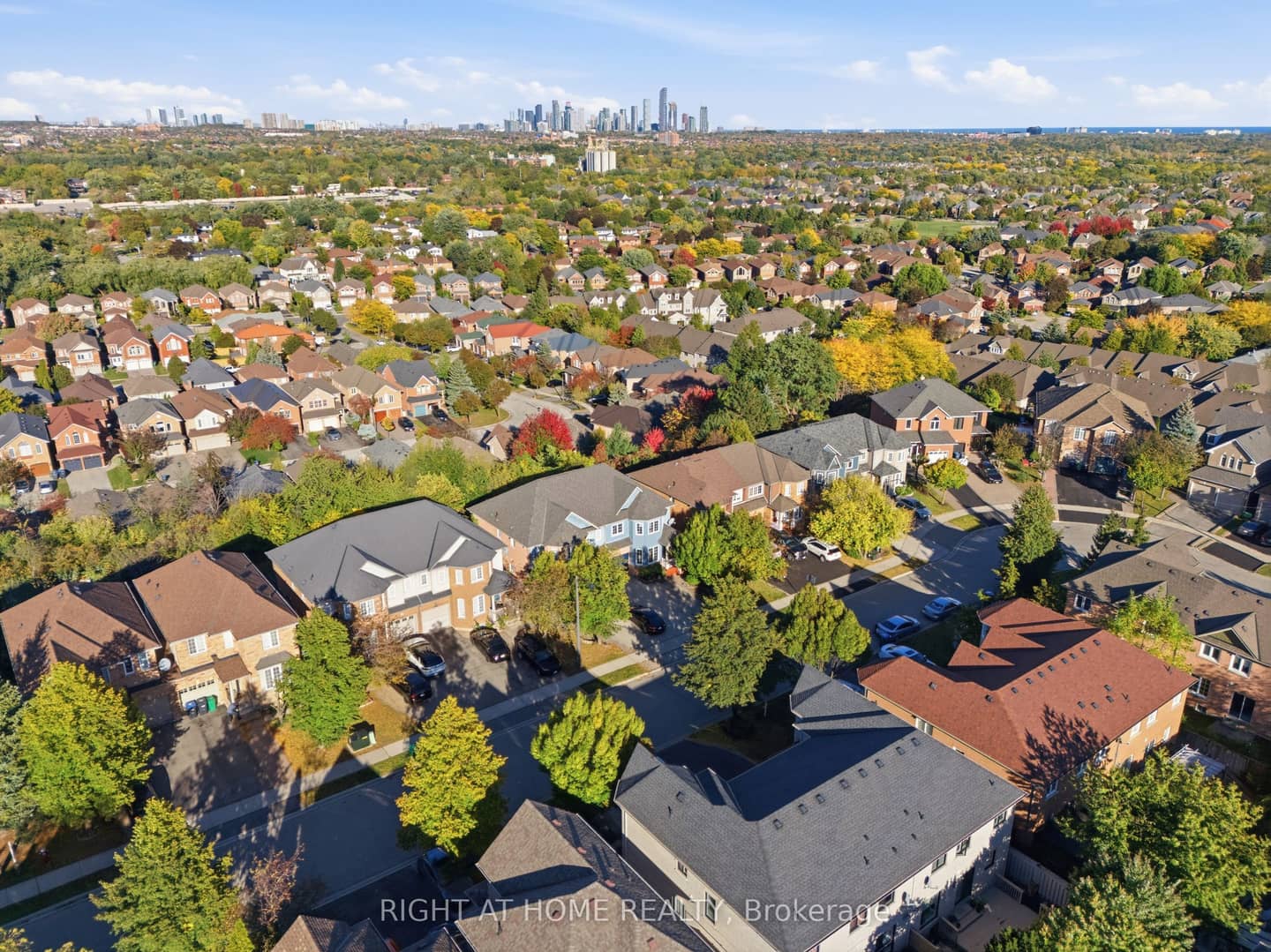 2311 Bankside Drive, Mississauga, ON L5M 6E1