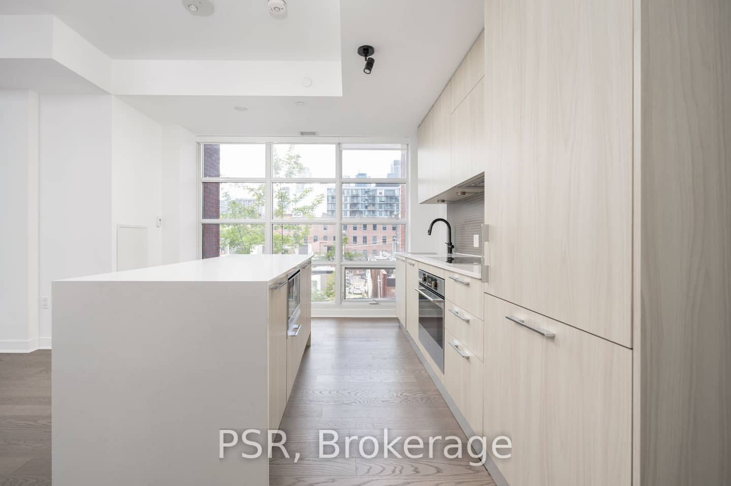 501 Adelaide Street W 401, Toronto, ON M5V 1T4
