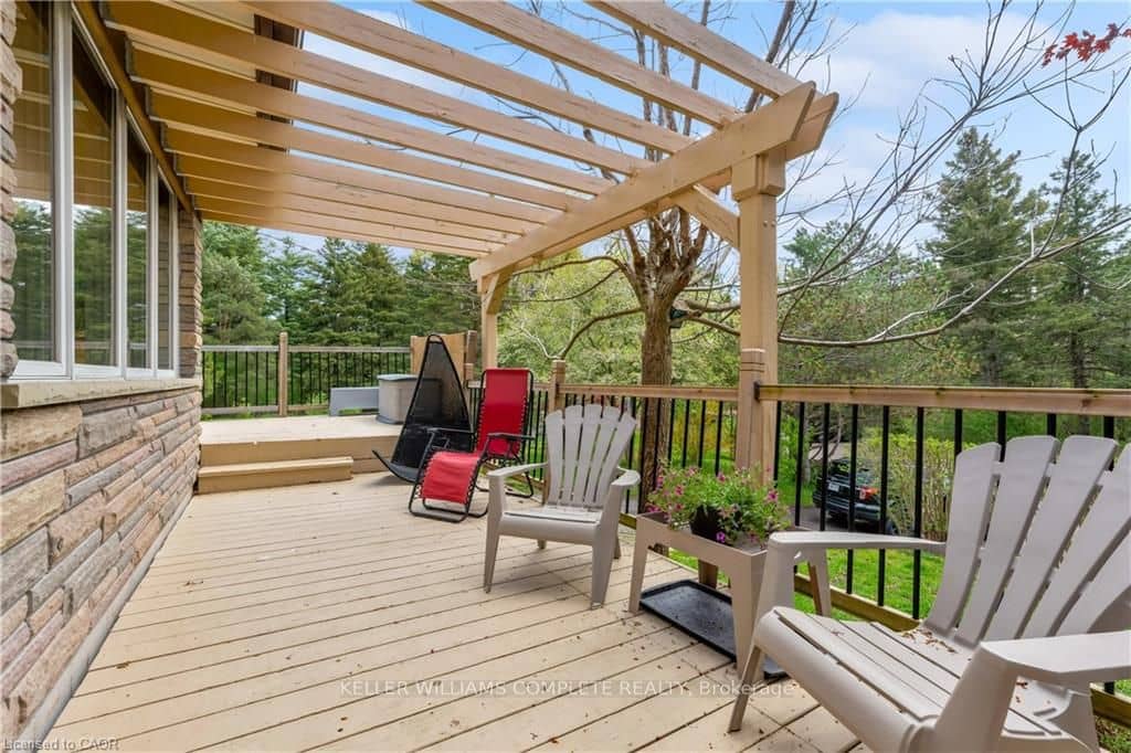 569 CRANE Court, Burlington, ON L7P 4Y8