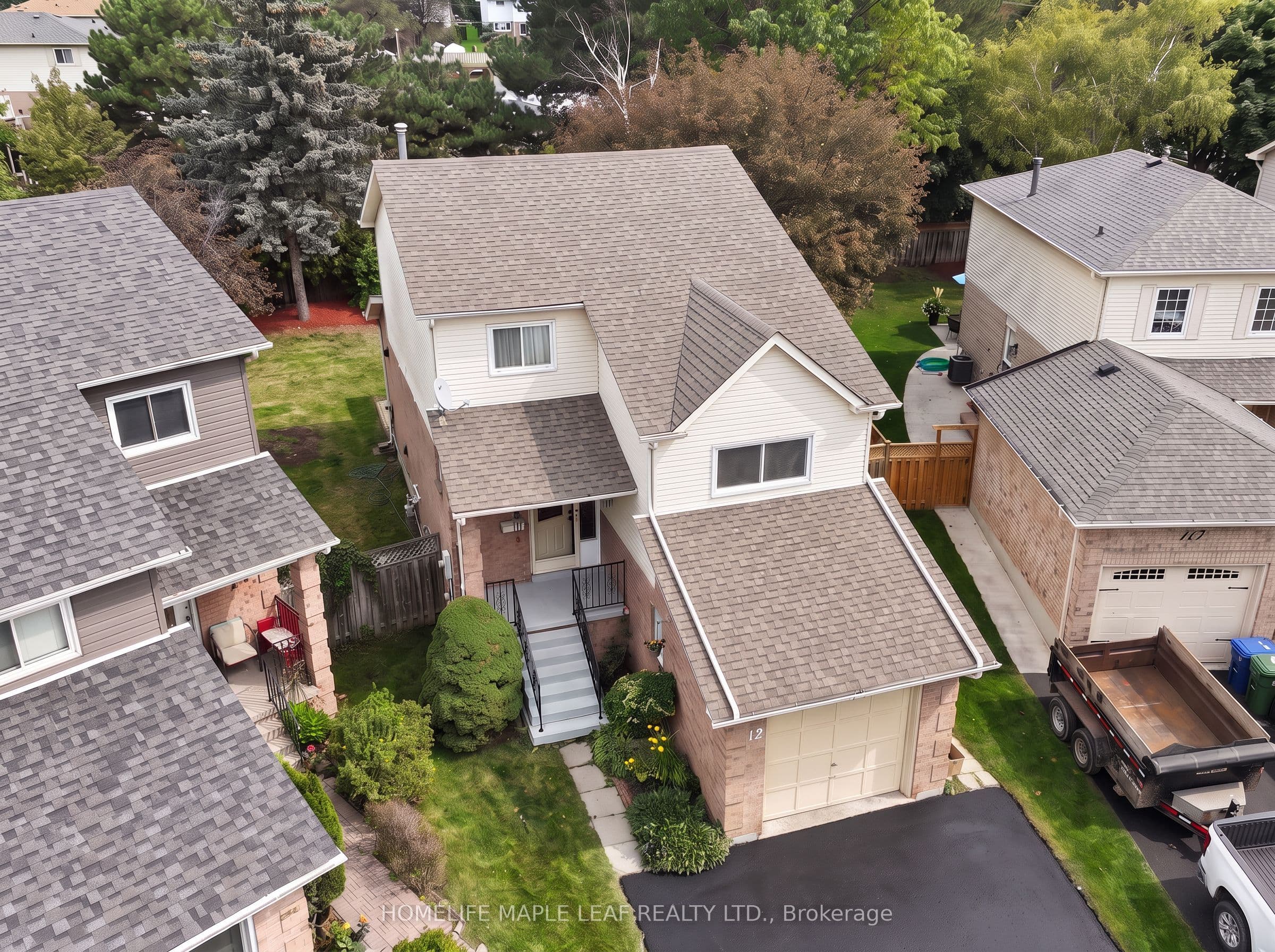 12 Giles Court, Whitby, ON L1N 8T5