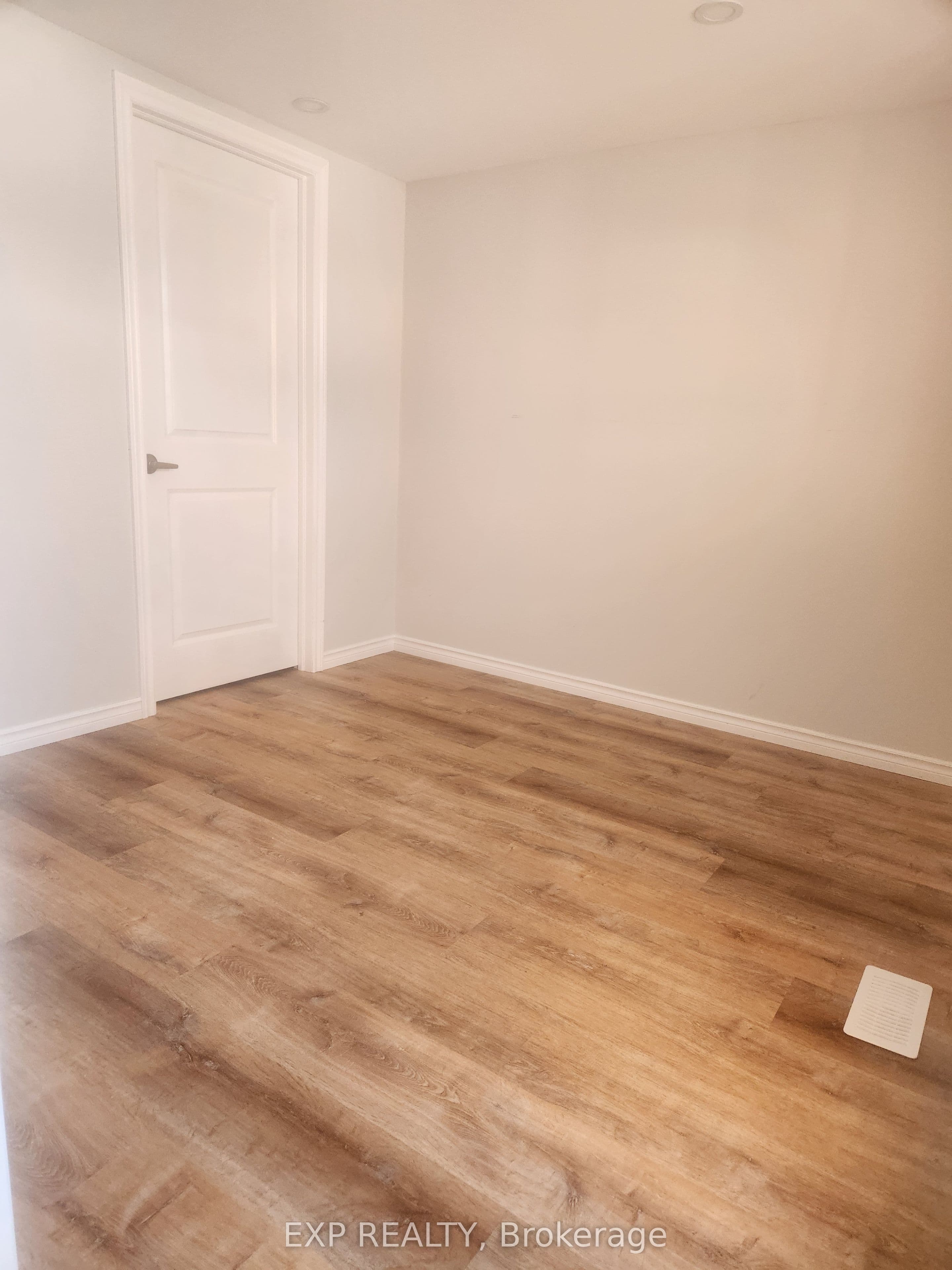 71 Lakeshore Road E, Oro-Medonte, ON L0L 2E0