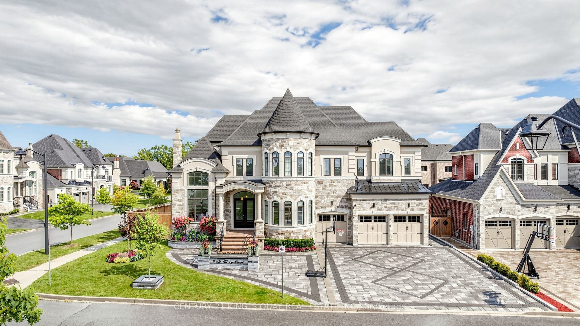 3 Sir Henry Court, King, ON L7B 0P5