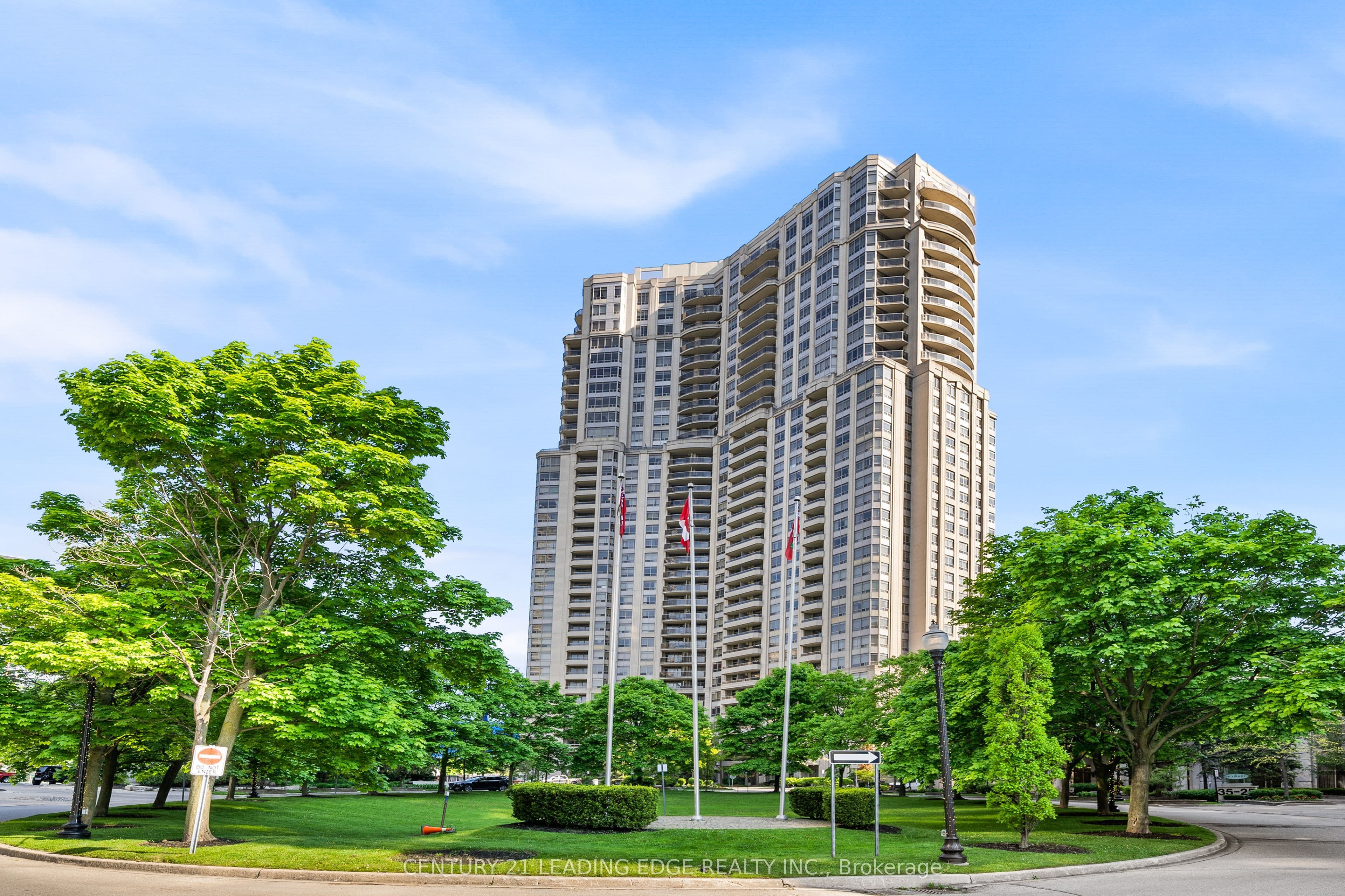 35 Kingsbridge Garden Circle 1812, Mississauga, ON L5R 3Z5