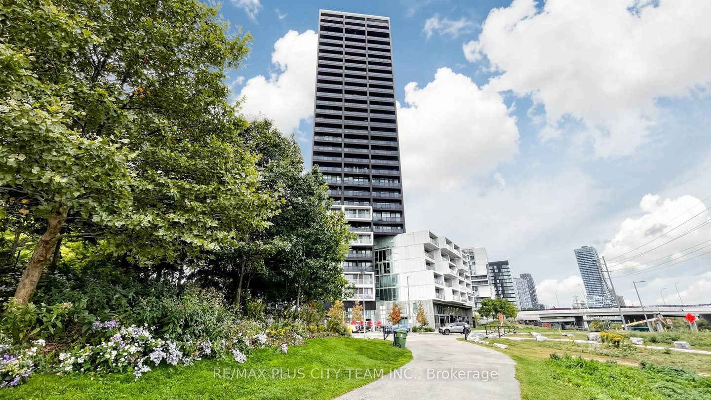 170 Bayview Avenue 301, Toronto, ON M5A 0M4