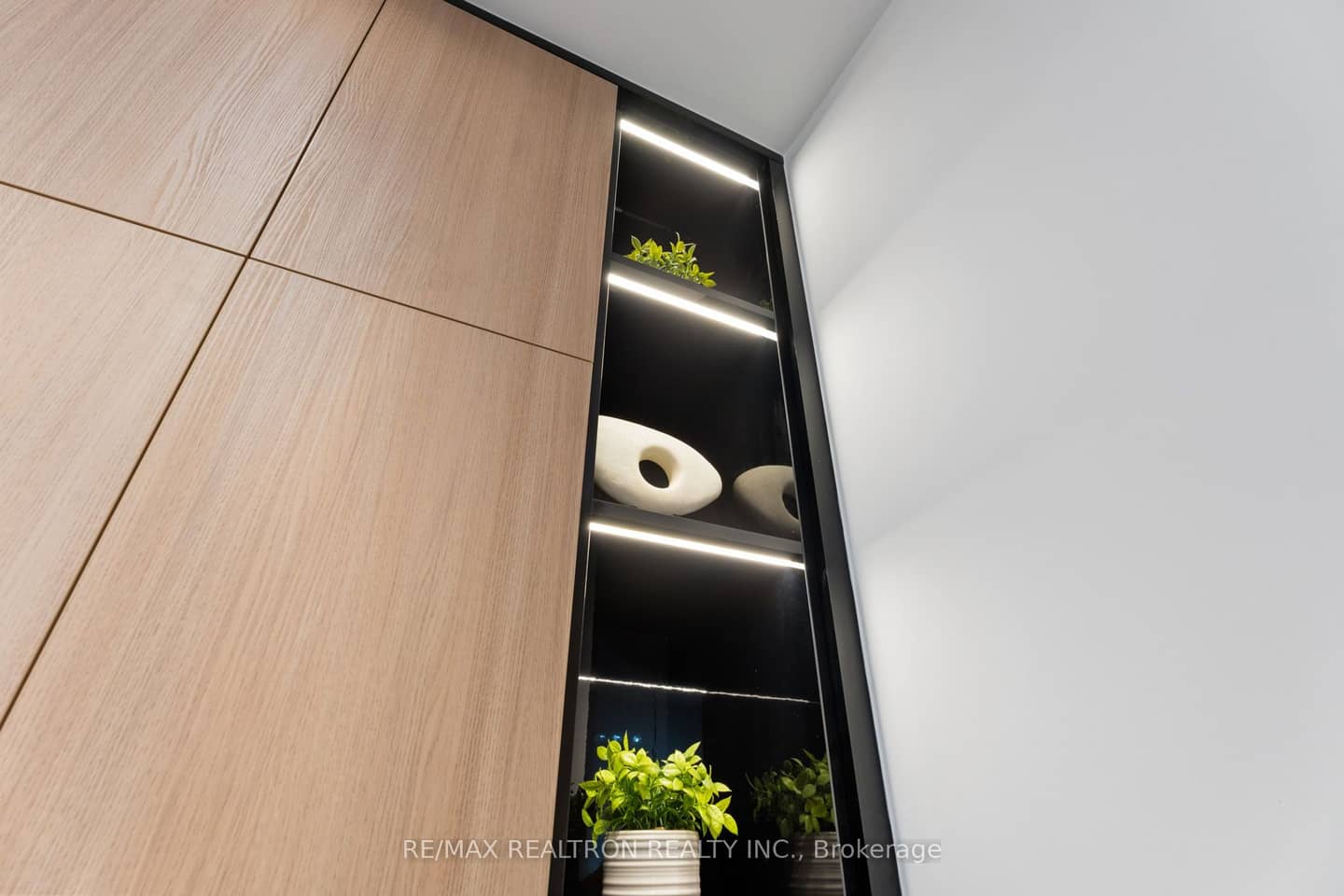 399 Royal Orchard Boulevard 418, Markham, ON L3T 0H3