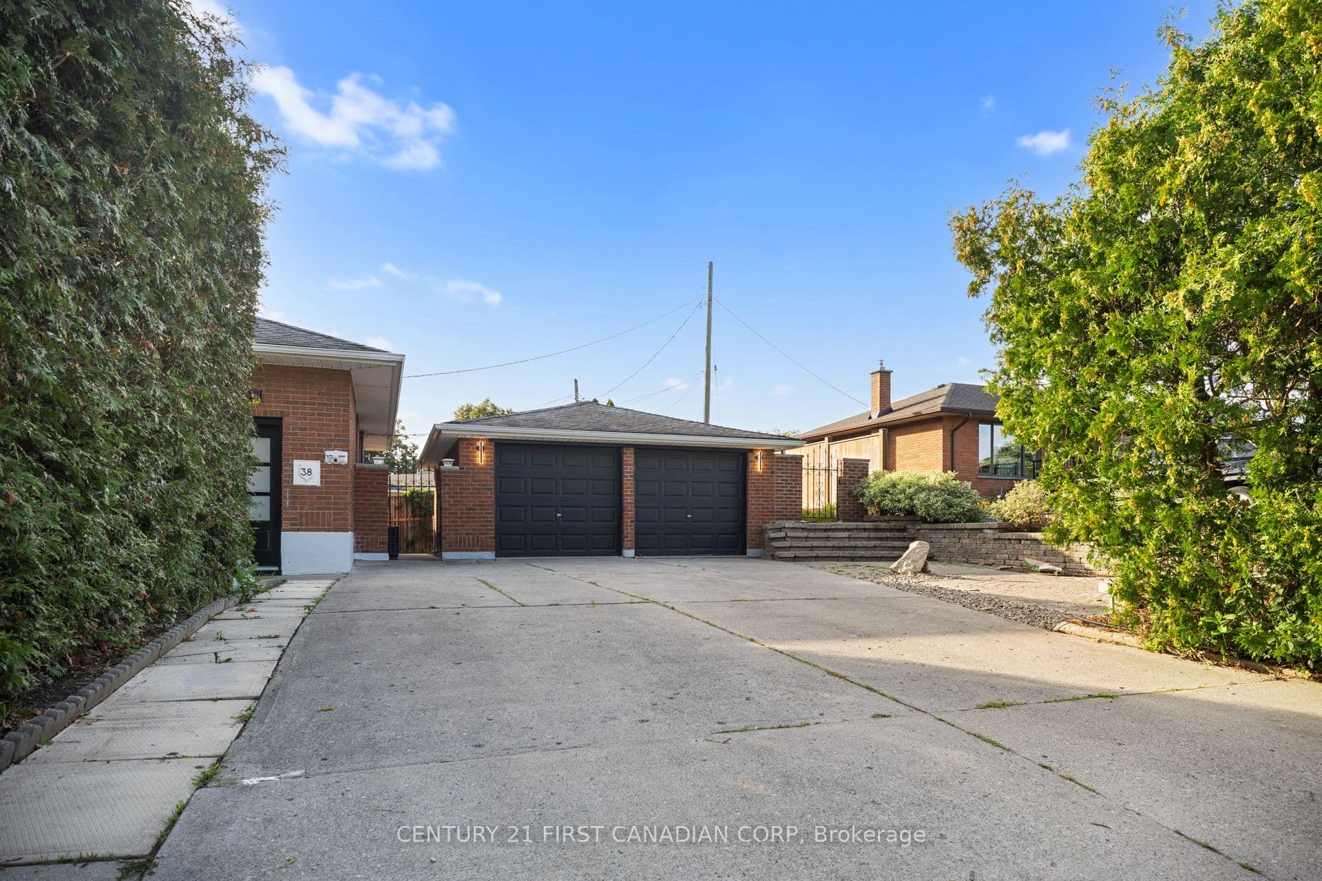 38 Silverdale Crescent, London South, ON N5Z 4A6
