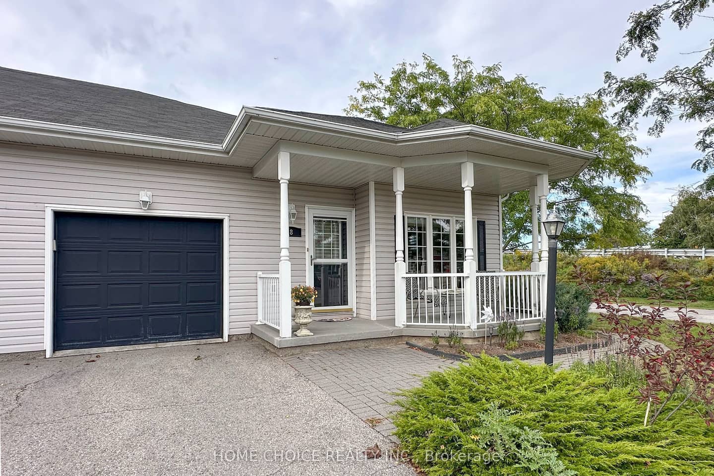 8 Hinkley Trail, Clarington, ON L1B 1P4