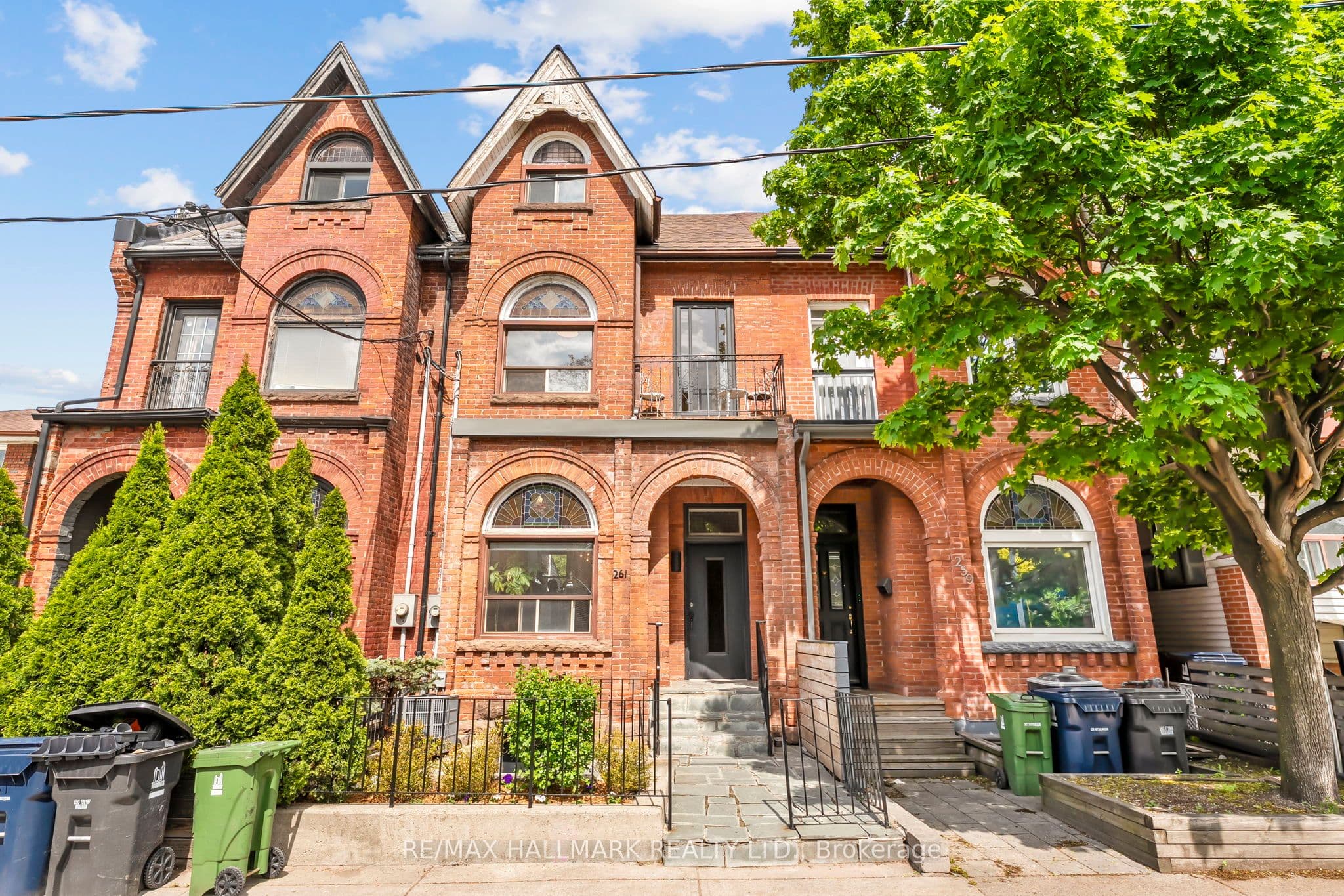 261 Ossington Avenue, Toronto, ON M6J 3A1