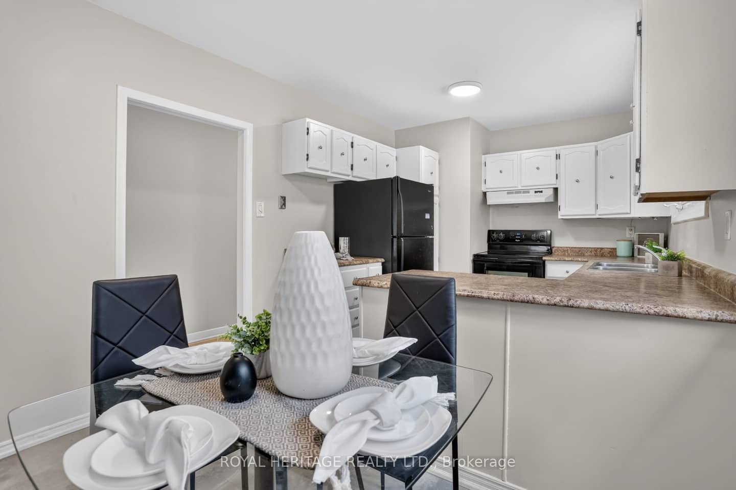 914 Donovan Crescent, Whitby, ON L1N 3G3