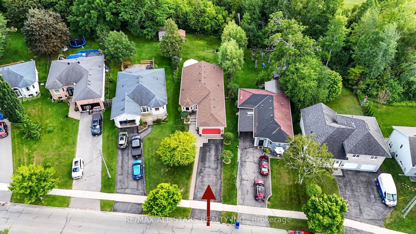 117 Riverglen Drive, Georgina, ON L4P 2R3