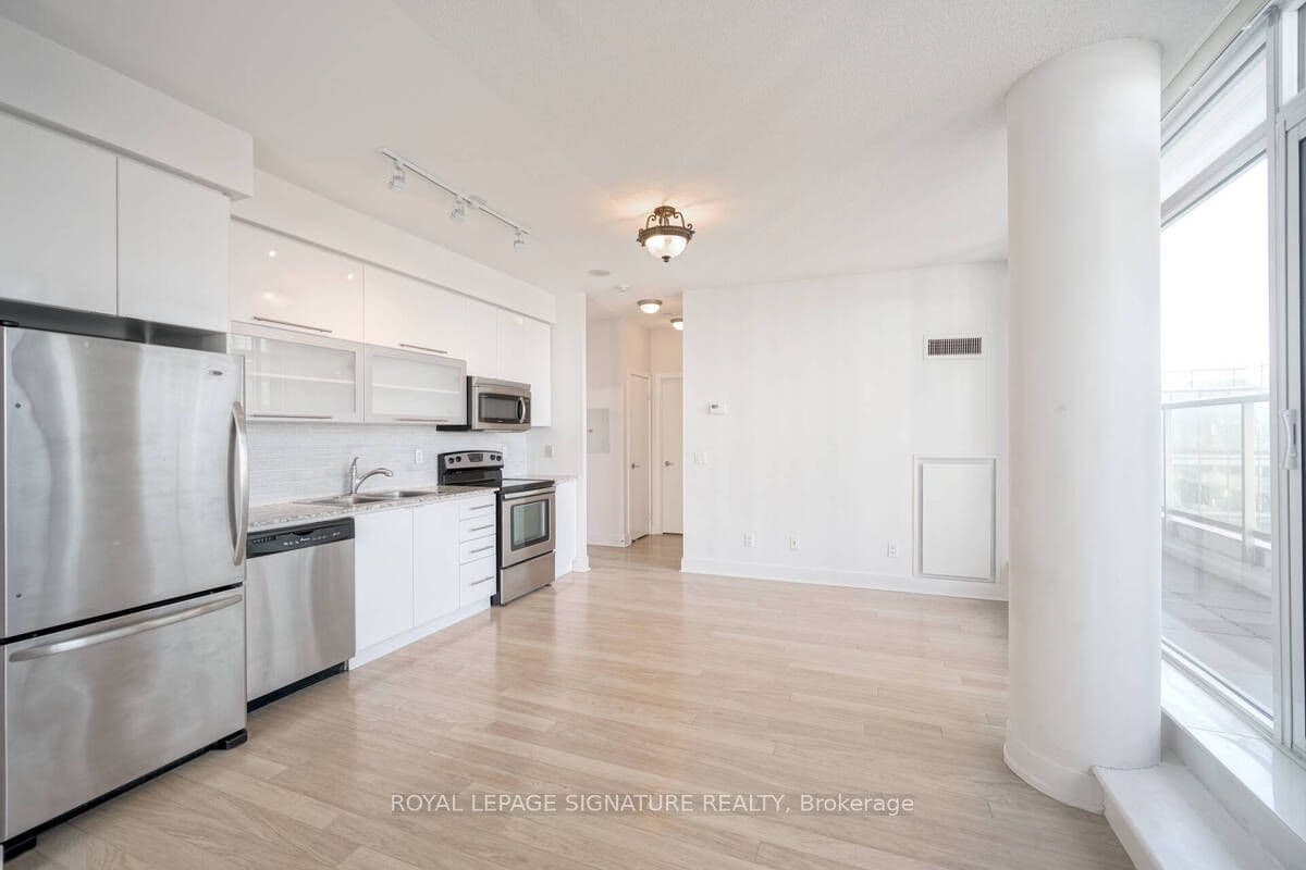 90 Stadium Road 903, Toronto, ON M5V 3W5