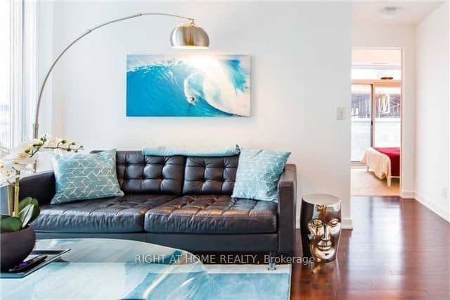 14 York Street 708, Toronto, ON M5J 0B1