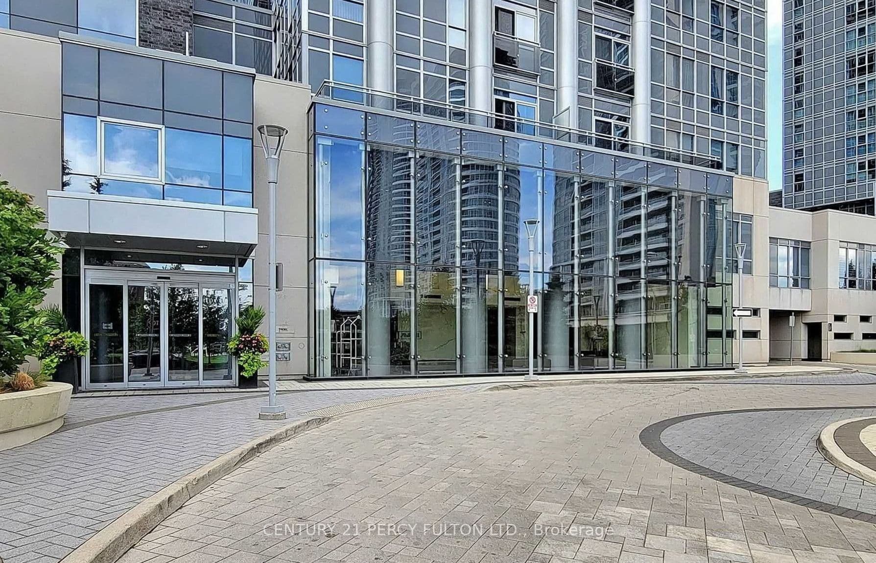 255 Village Green Square 2405, Toronto, ON M1S 0L7