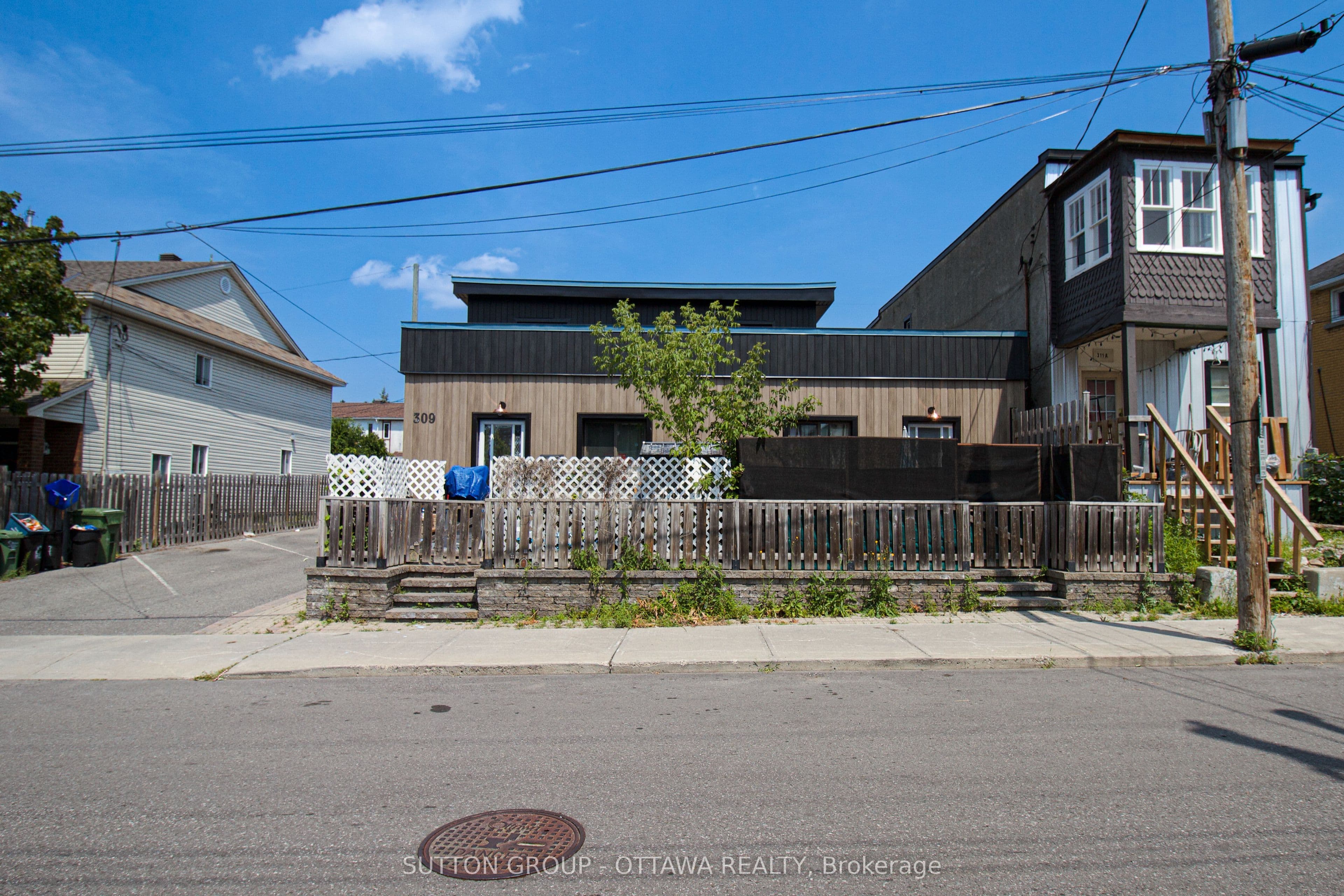 309 Cyr Avenue, Vanier and Kingsview Park, ON K1L 7N6