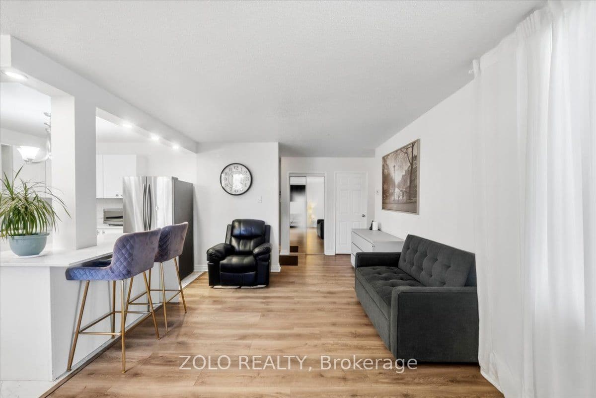 2345 Confederation Parkway 203, Mississauga, ON L5B 2H3