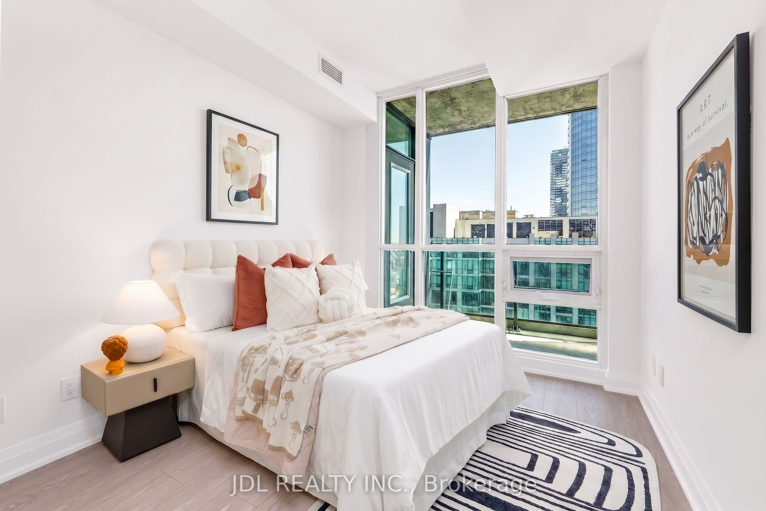 16 Harbour Street 4006, Toronto, ON M5J 2Z7