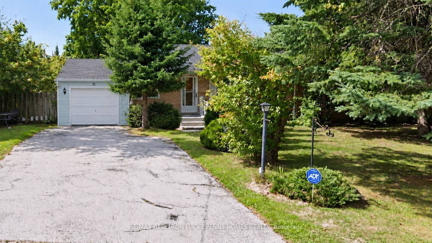 11 Lunar Crescent, Markham, ON L3R 2T1